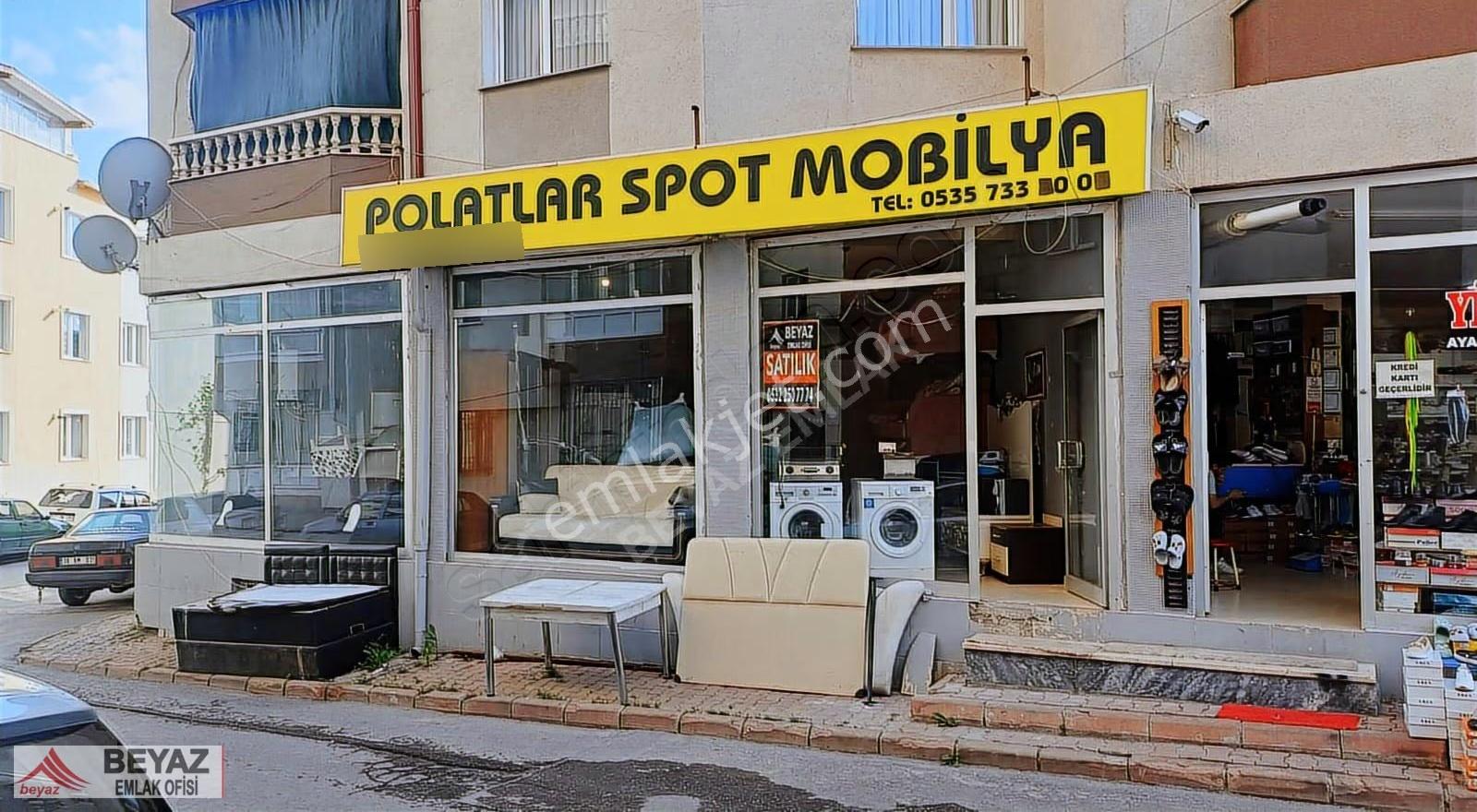 Beyaz Emlak'tan Hayri Sığırcı Cad.arada Dükkan Satılık