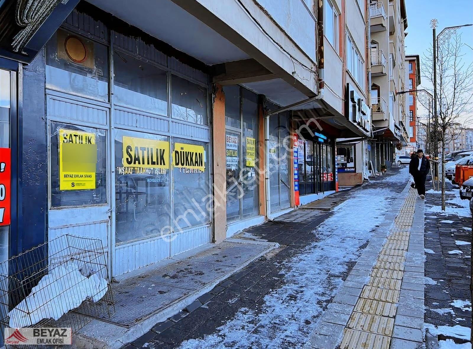 Beyaz Emlak'tan Sivas Lisesi Karşısı Satılık Bodrumlu Dükkan