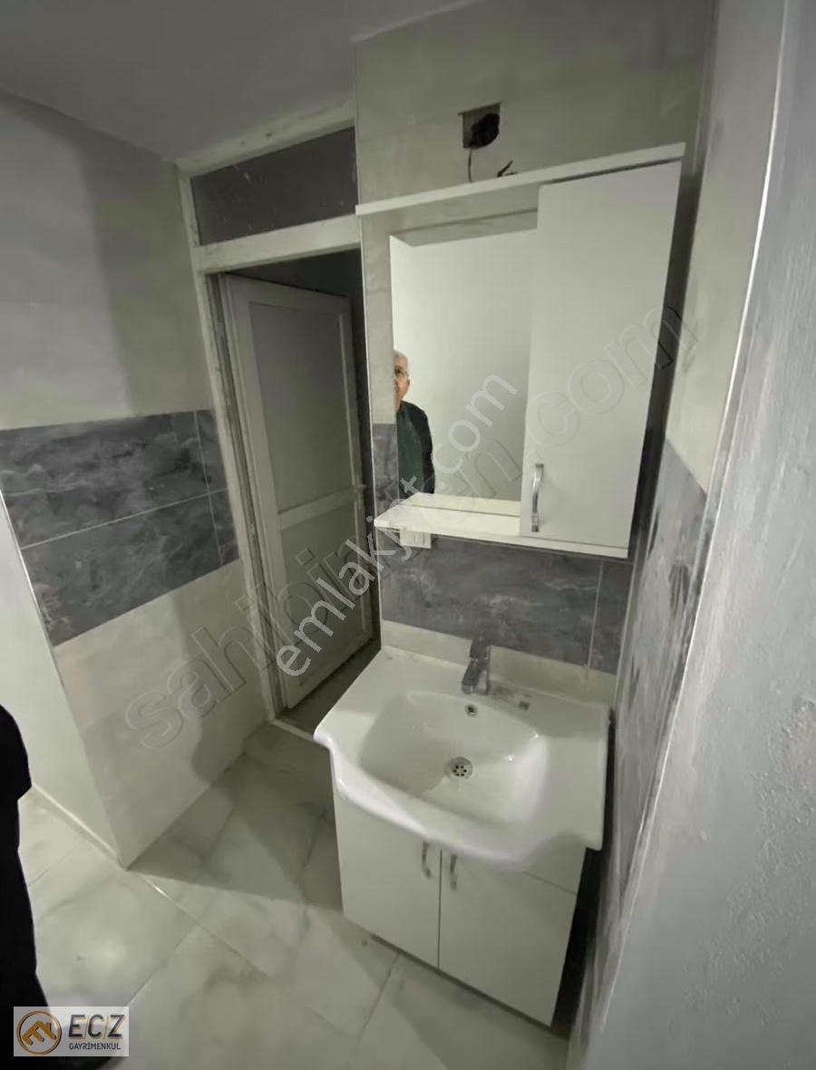 Ecz Gayrimenkul Den Kiralık 2+1 İş Yeri Meydana Yakın Köşe Başı - Görsel 8
