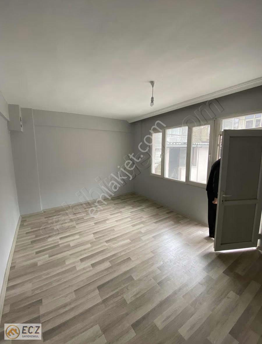 Ecz Gayrimenkul Den Kiralık 2+1 İş Yeri Meydana Yakın Köşe Başı - Görsel 7