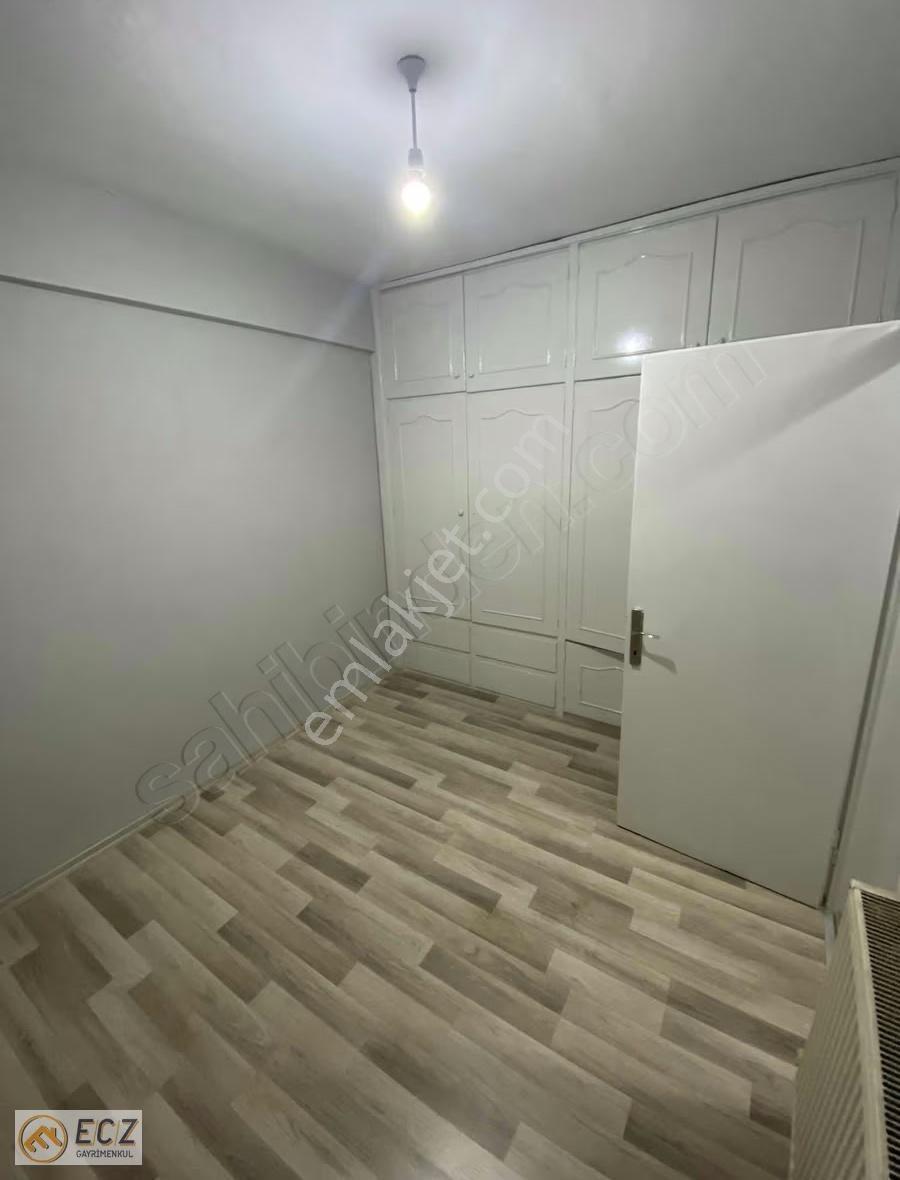 Ecz Gayrimenkul Den Kiralık 2+1 İş Yeri Meydana Yakın Köşe Başı - Görsel 4