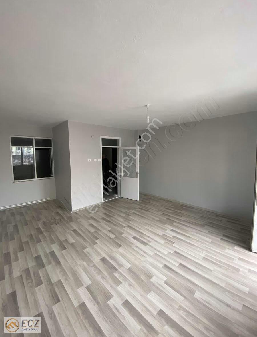 Ecz Gayrimenkul Den Kiralık 2+1 İş Yeri Meydana Yakın Köşe Başı