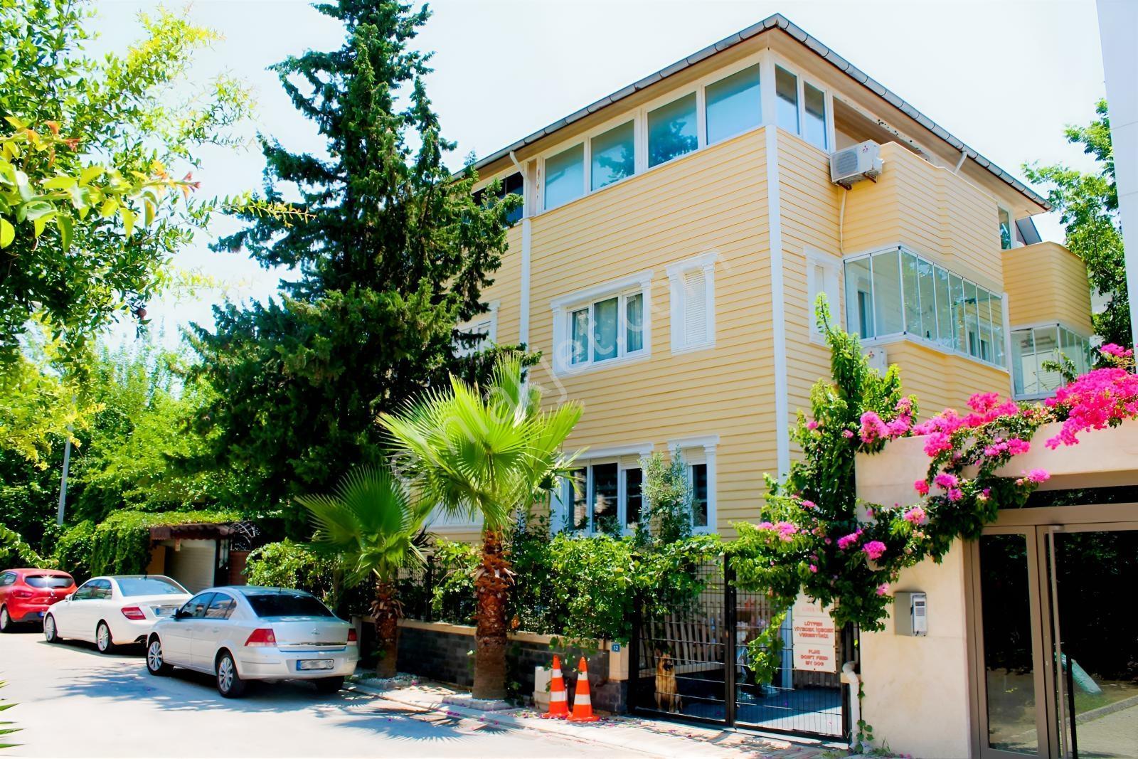 Barınaklar Larada Havuzlu 5+1 Müstakil Villa