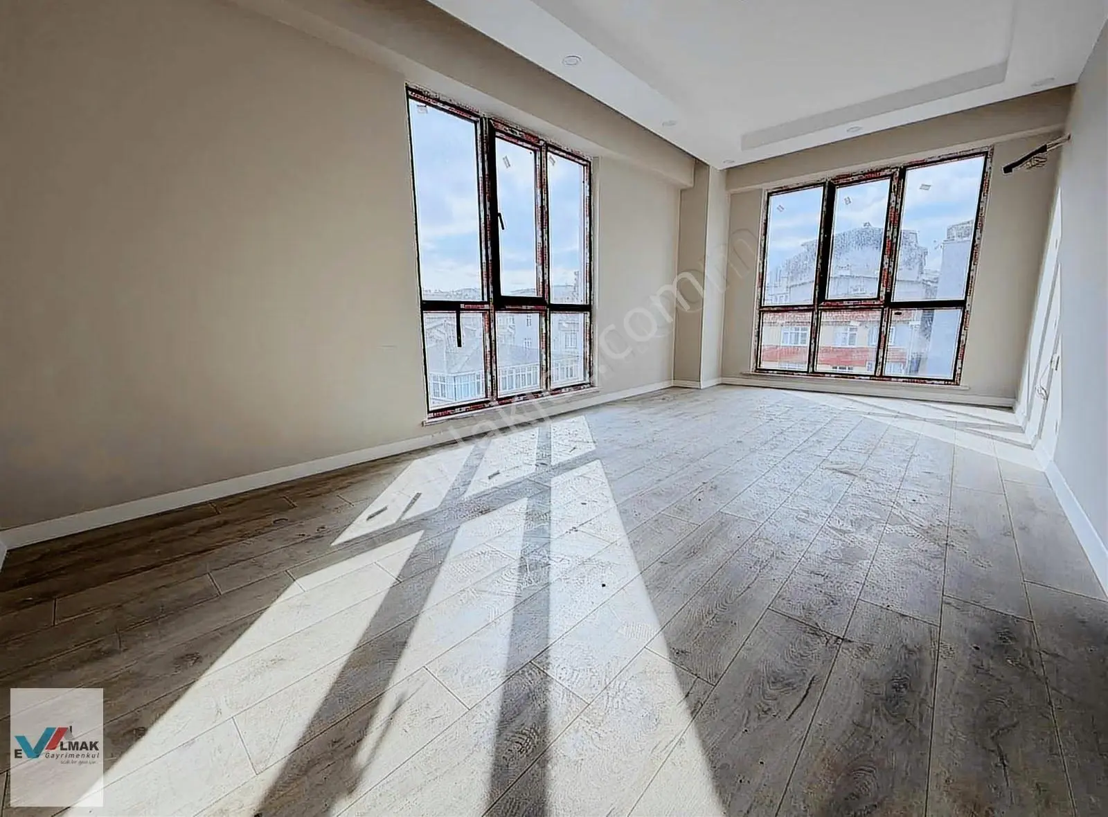 Evalmak'ta Site İçi 2+1(110m2) Asansörlü Otoparklı Arakat