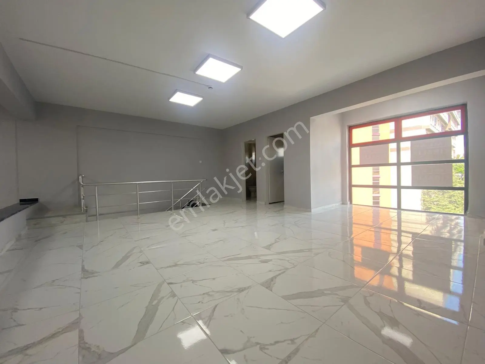 Em-of Emlak'tan Lüks Yapılı Masrafsız 200 M2 Köşe Kiralık Ofis - Görsel 3
