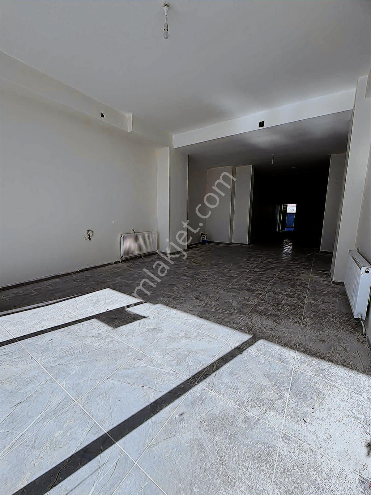 Piazza Civarı Sıfır Binada Kiralık Dükkan | Yüksek Tabela Değeri - Görsel 3