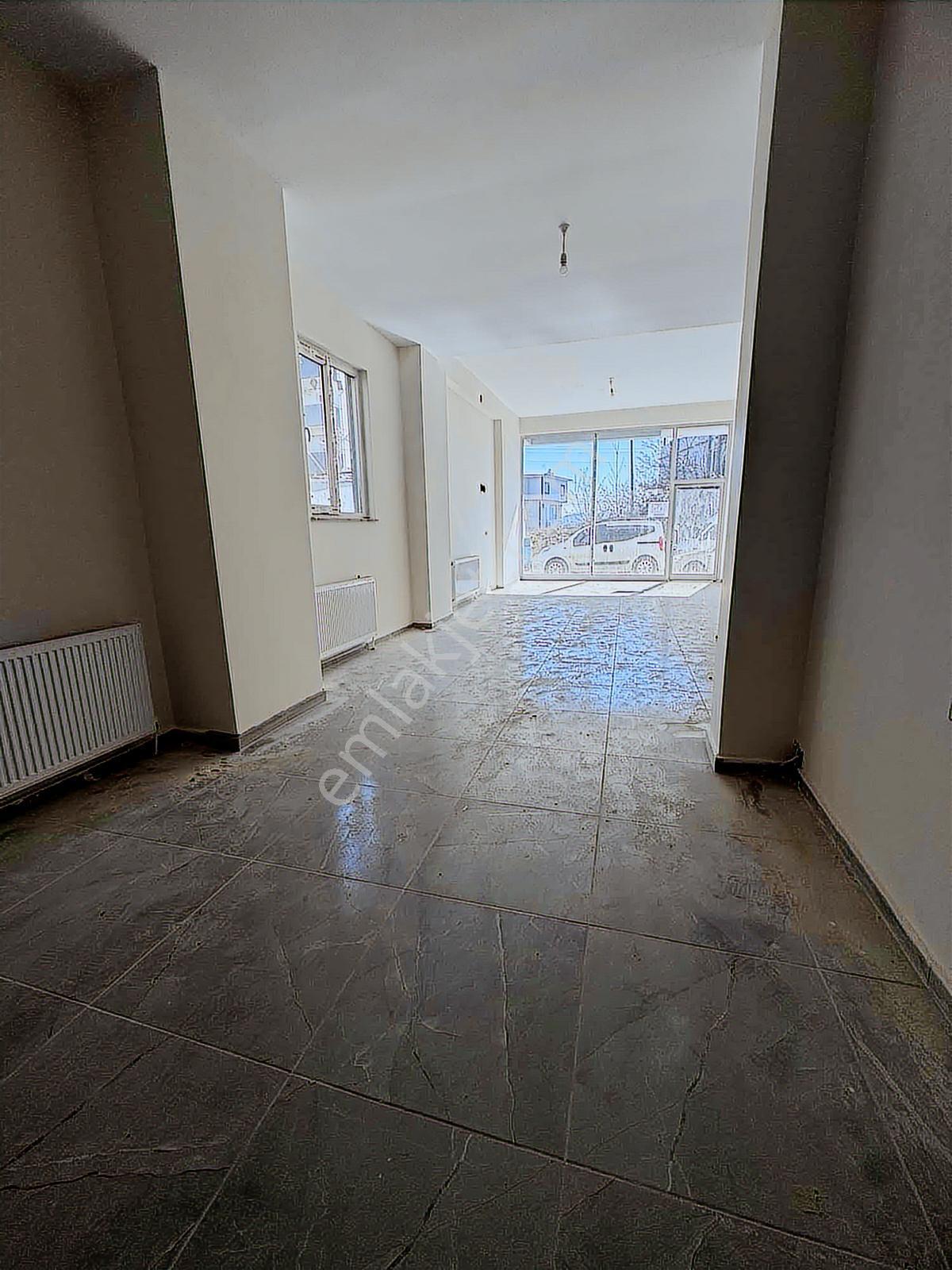 Piazza Civarı Sıfır Binada Kiralık Dükkan | Yüksek Tabela Değeri - Görsel 5
