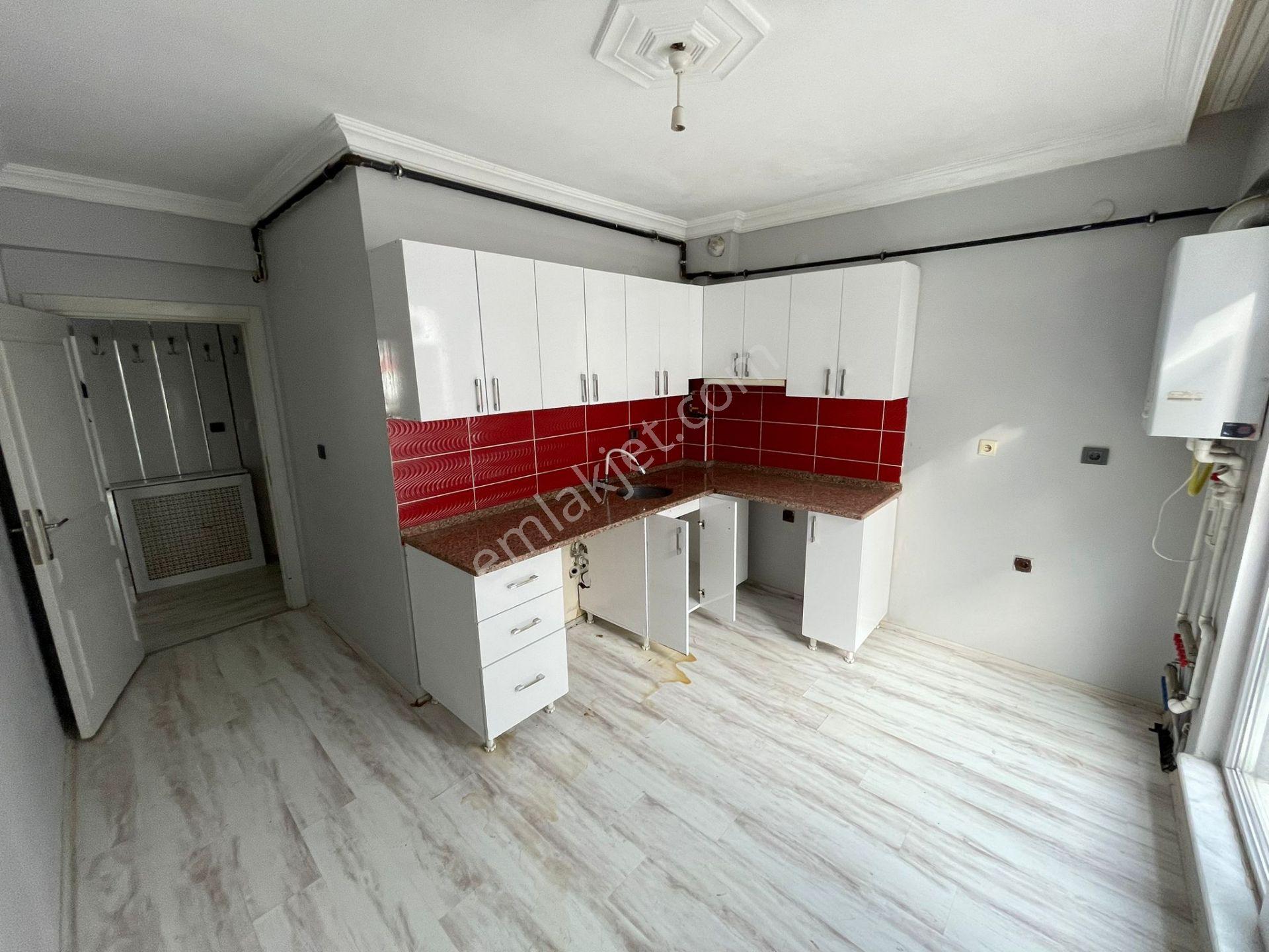 Merkezi Konumda Ara Kat Güney Cephe Kombili 2+1 Temiz Daire