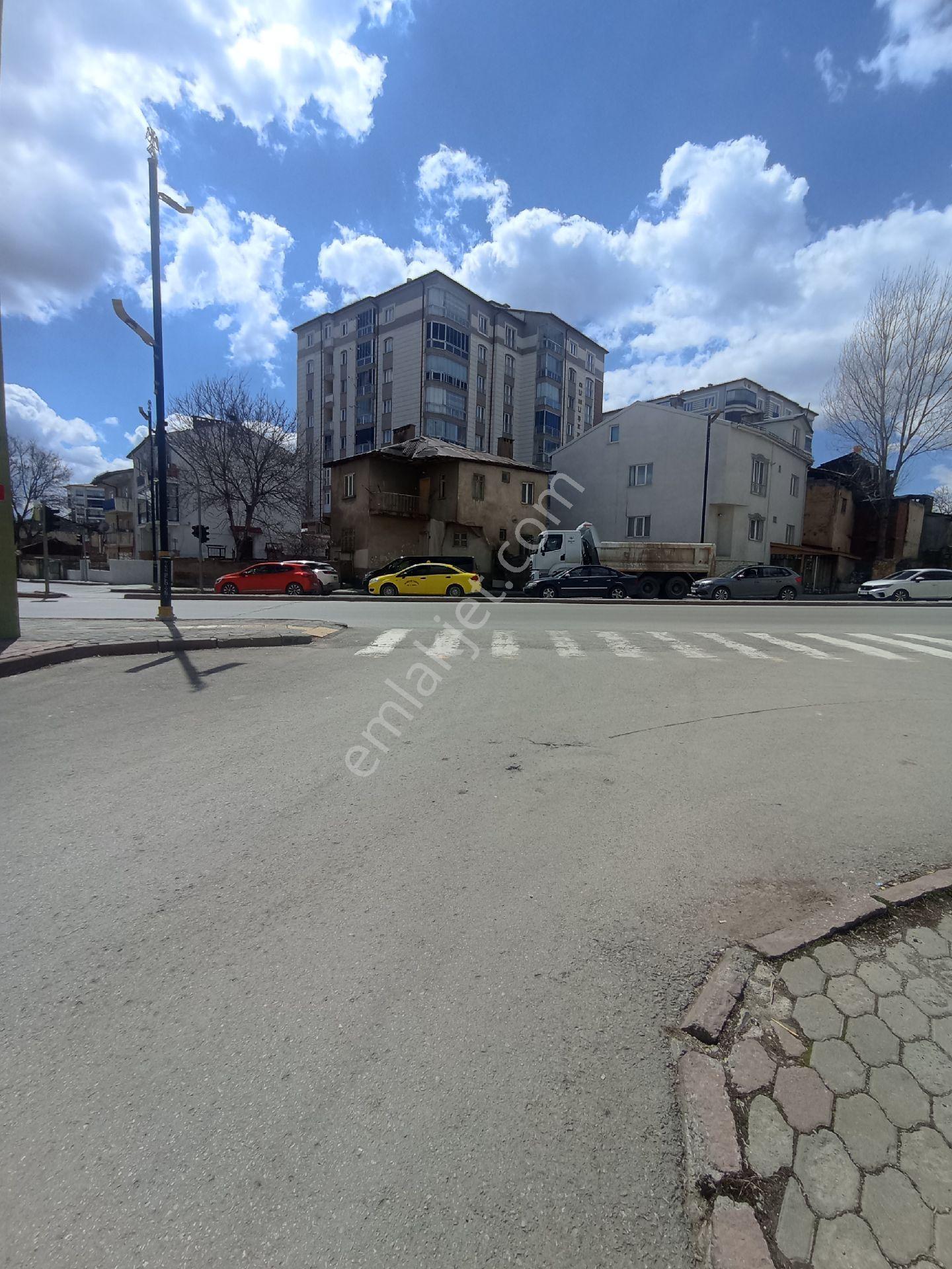 Sivas Yıldız Gayrımenkul'den Abdulvahabi Gazi Caddesinde 2+1 Masrafsız Kiralık Daire - Görsel 4