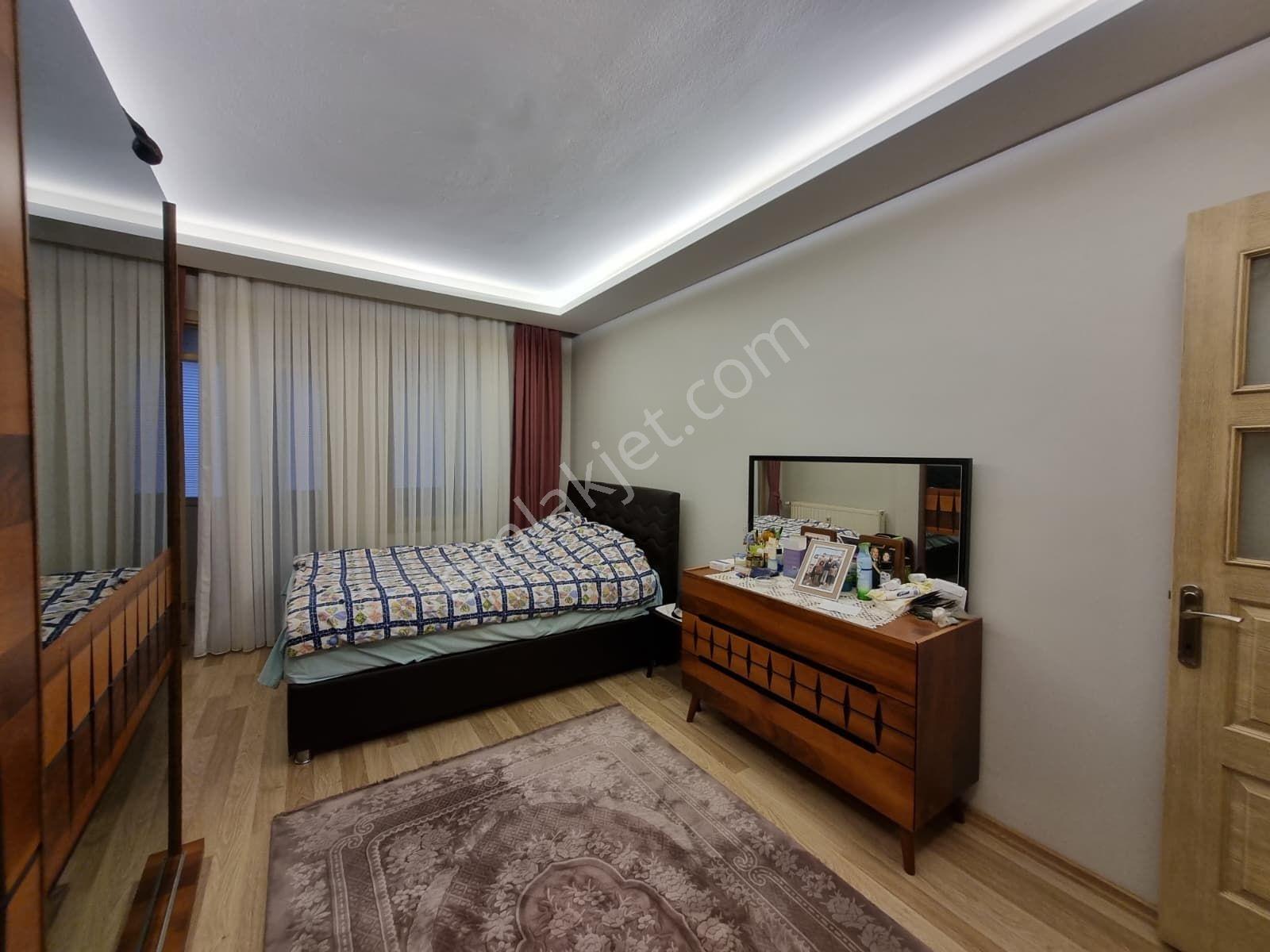 Heykelde Atatürk Cad. Üzerinde Ulucami Manzaralı 3+1 Daire - Görsel 13
