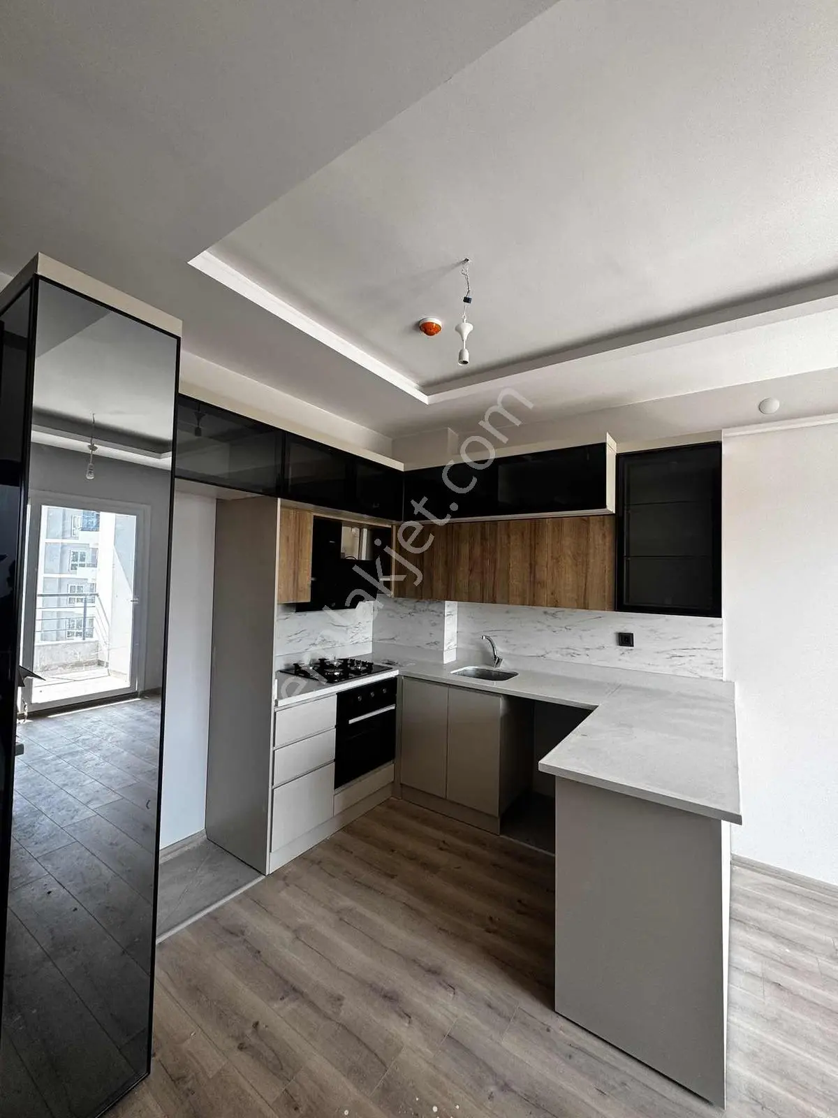 Yonca'dan Tece'de Havuzlu Site İçerisinde Kiralık 1+1 Daire