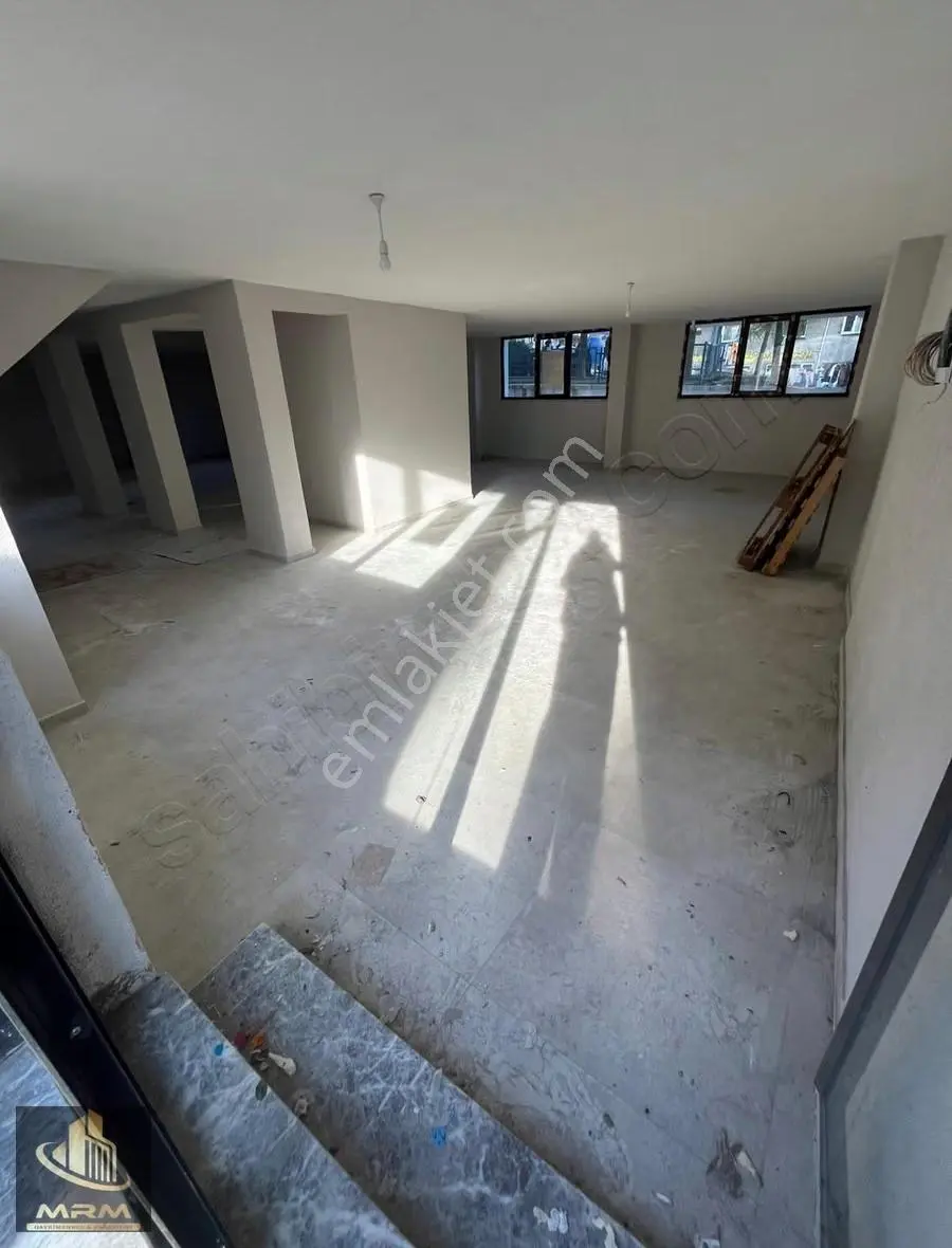 Mrm Gayrimenkul'den Kiralık Cadde Üstü Düzayak Girişli Dükkan