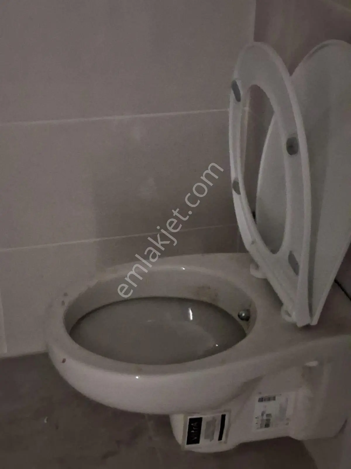Erenköyde Merkezi Yerde Minübüs Yolunda 2+1 Pay Ölçerli