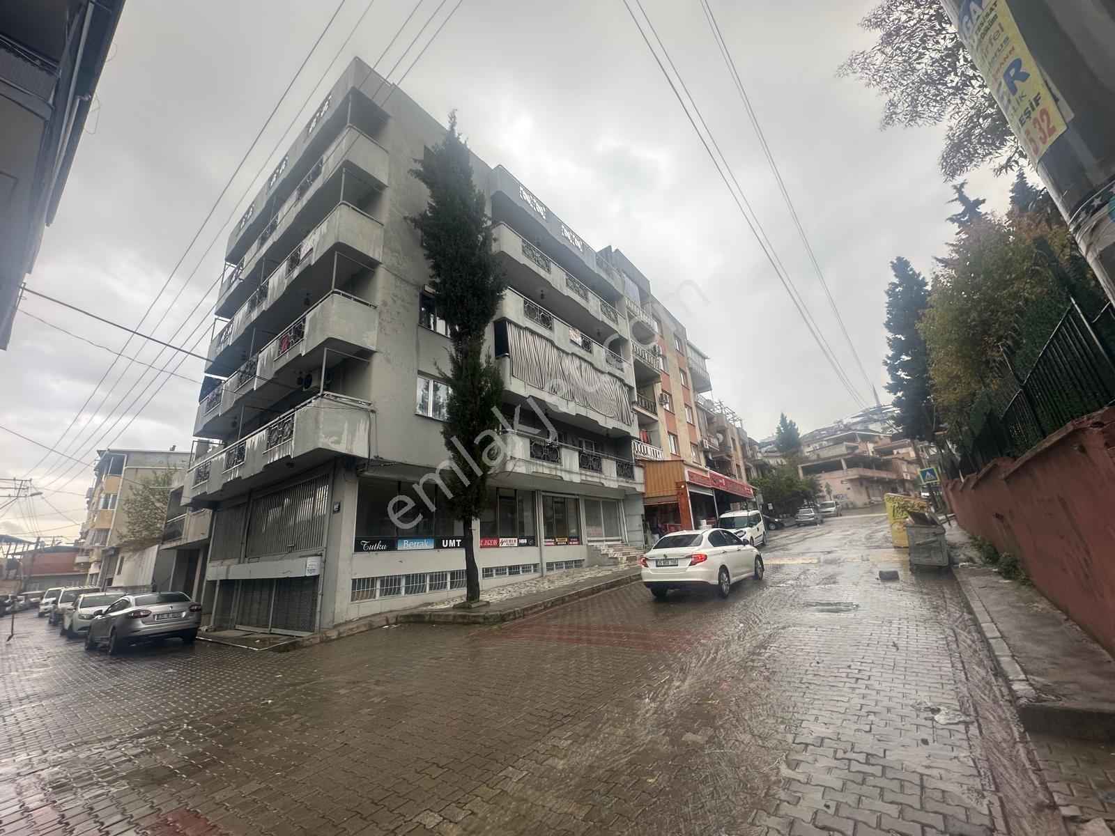 Karabağlar Mevlana Camii Yakını 185 M2 / 3+1 Satılık Daire - Görsel 2
