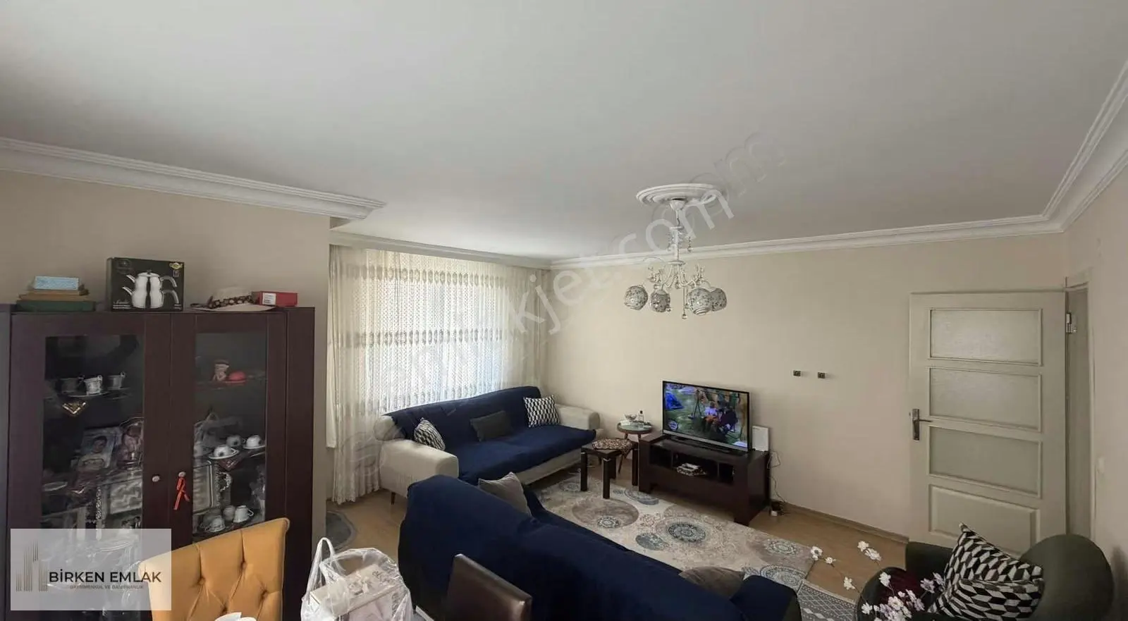 Birken Emlaktan Sarmaşık Sokakta Satılık Geniş 3+1 Daire