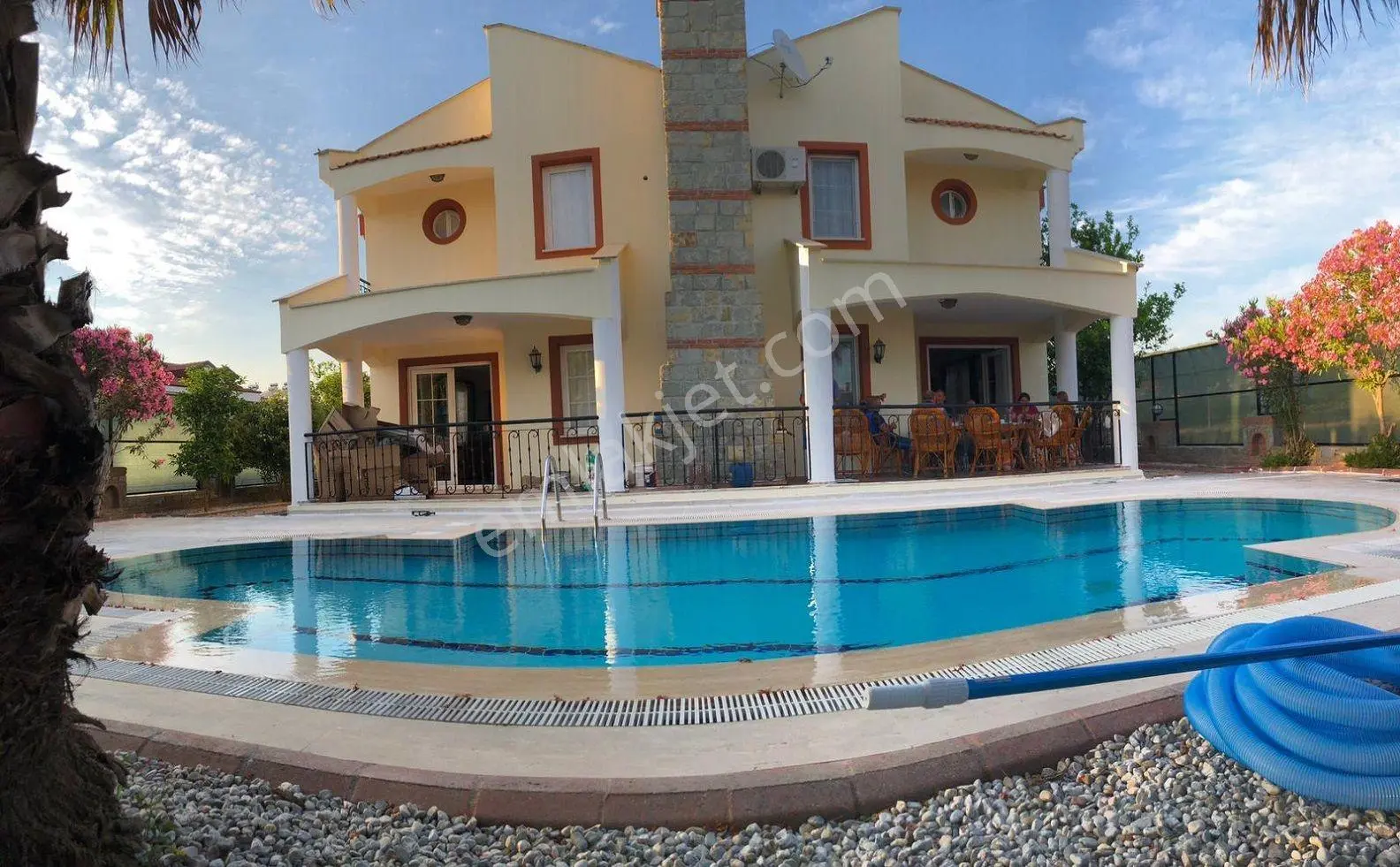 Seydikemer Cumhuriyet Mahallesinde Satılık İkiz Villa