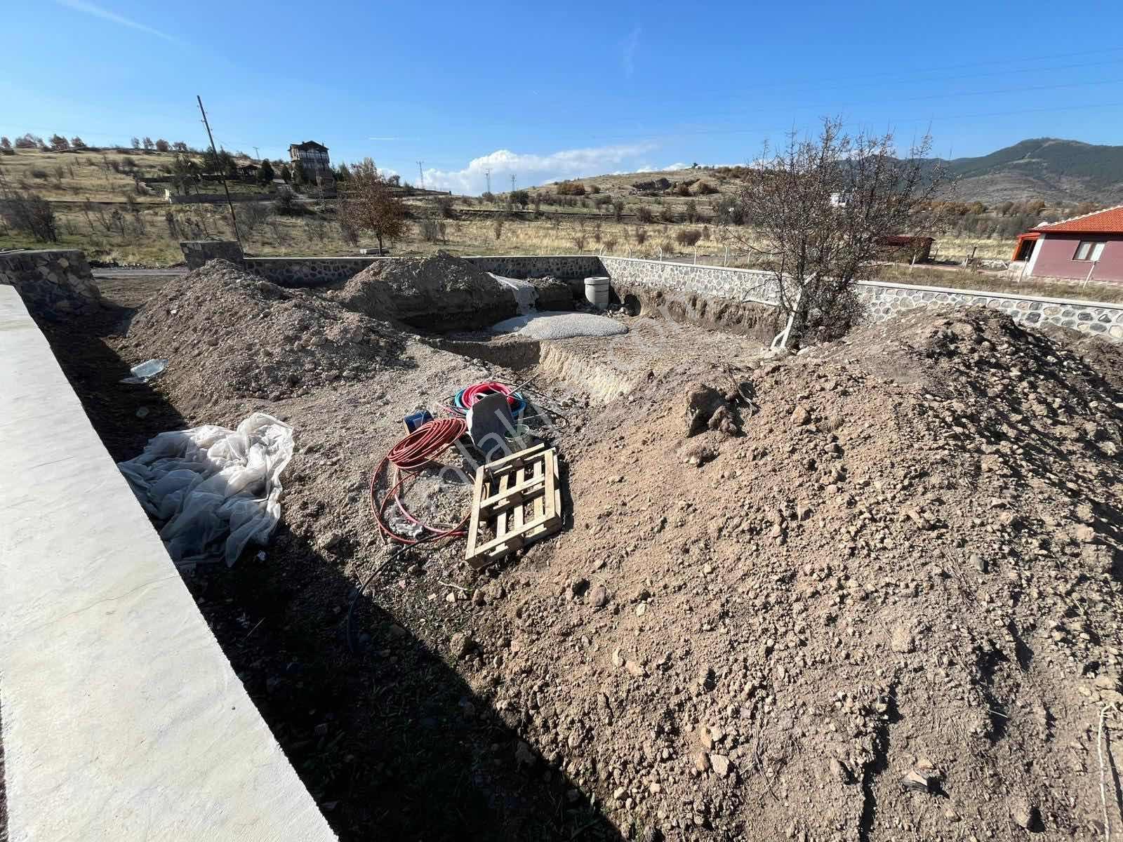 Çamlıdere Beyler'de Taş Duvarı Çekilmiş 600m2 İmarlı Arsa - Görsel 4