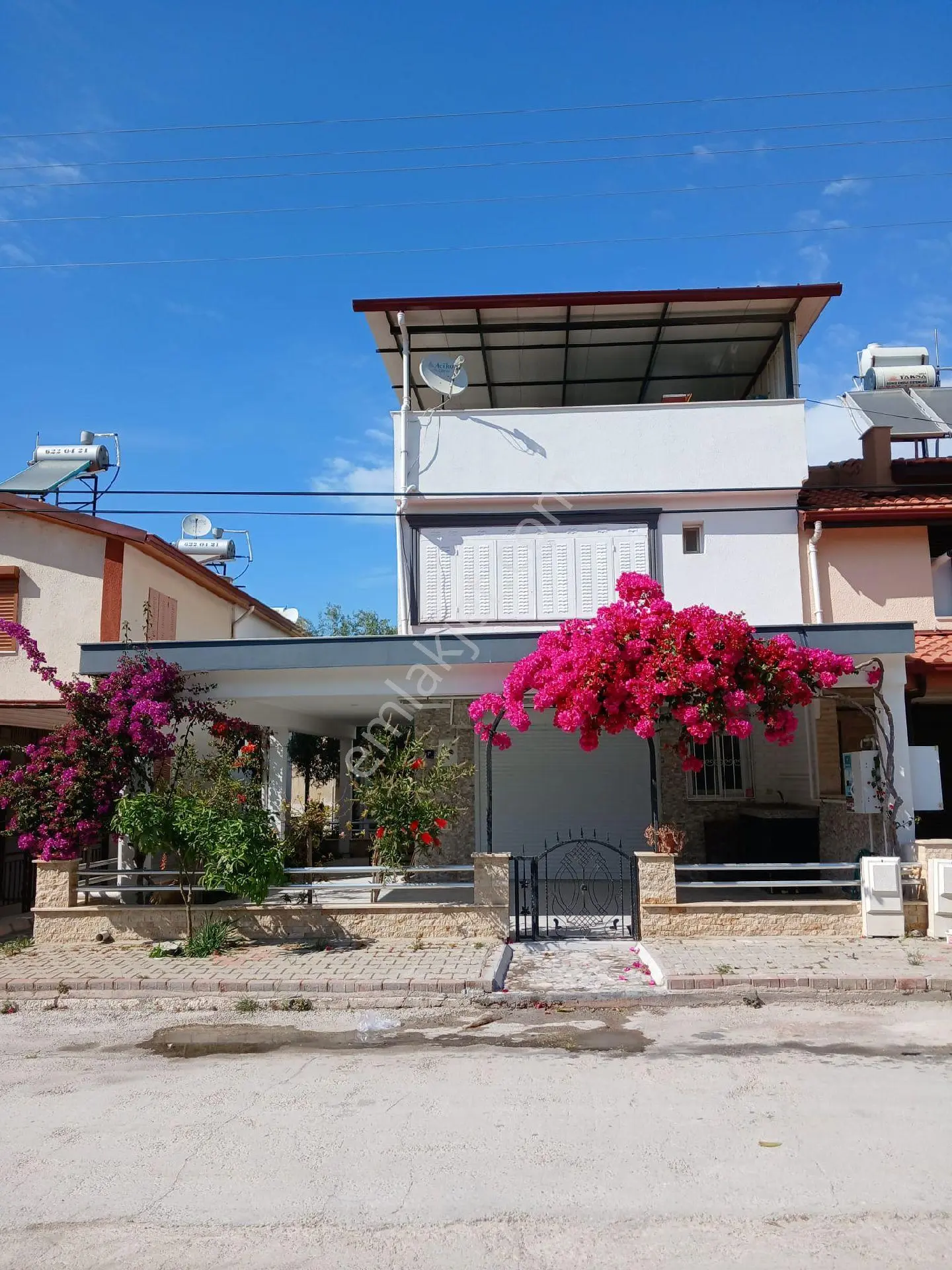 Kuşadası'nda Denize 300 Metre Mesafede 2+1 Kiralık Villa