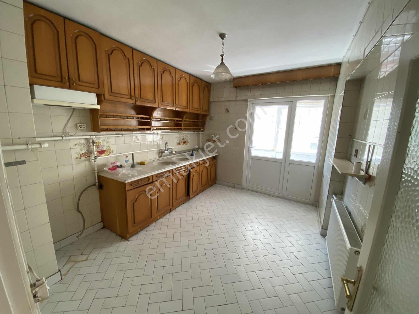 Uysal Emlak'tan İstiklal Caddesi Üzeri 120m2 2+1 1.kat Daire - Görsel 4