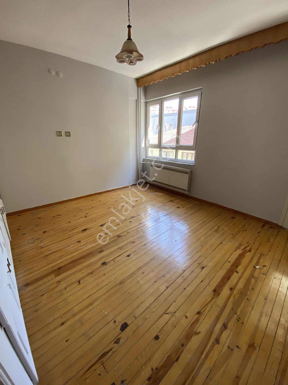 Uysal Emlak'tan İstiklal Caddesi Üzeri 120m2 2+1 1.kat Daire - Görsel 2