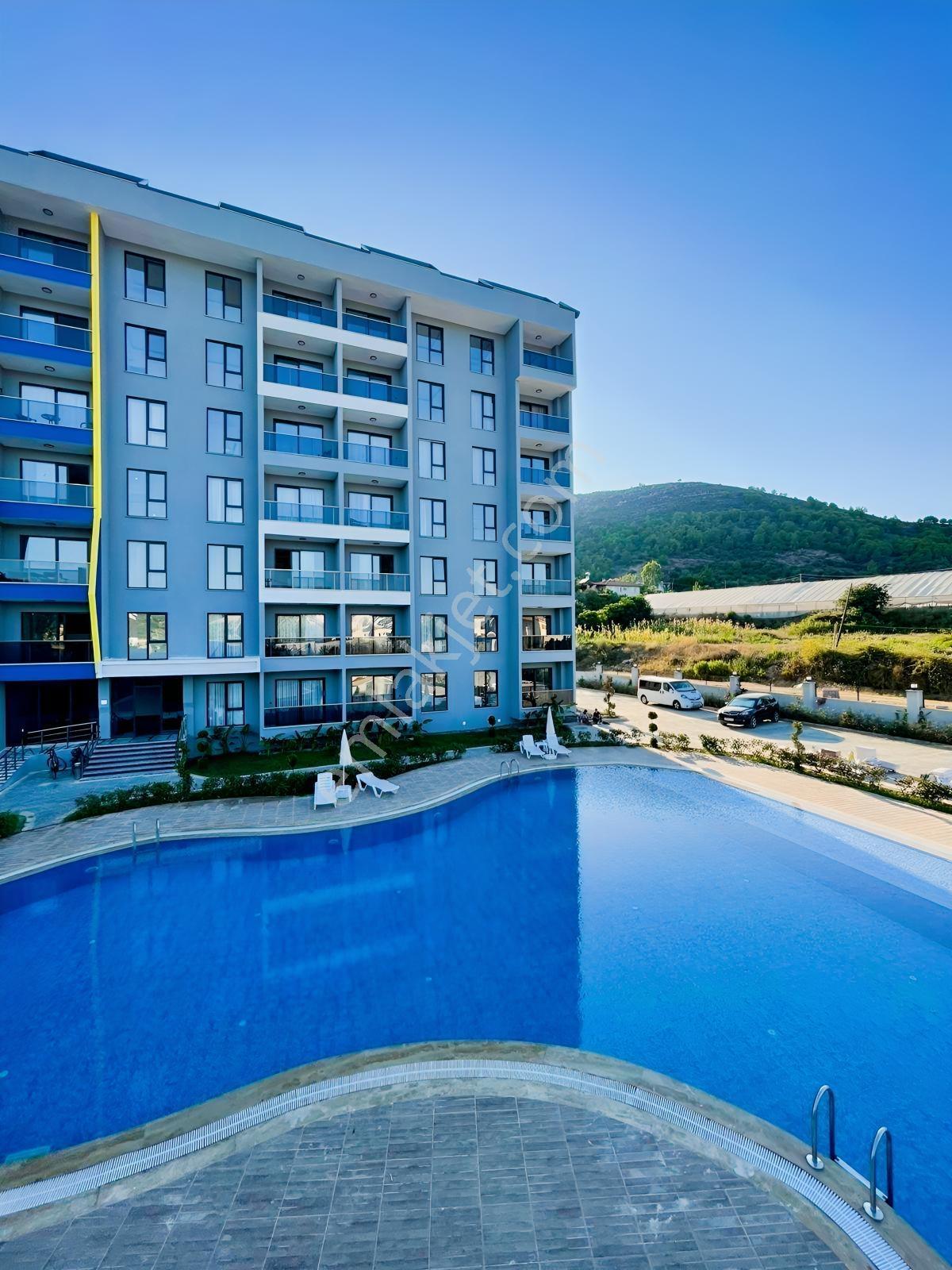 Familypark'ta Beyaz Eşyalı Havuz Manzaralı 1+1 Daire
