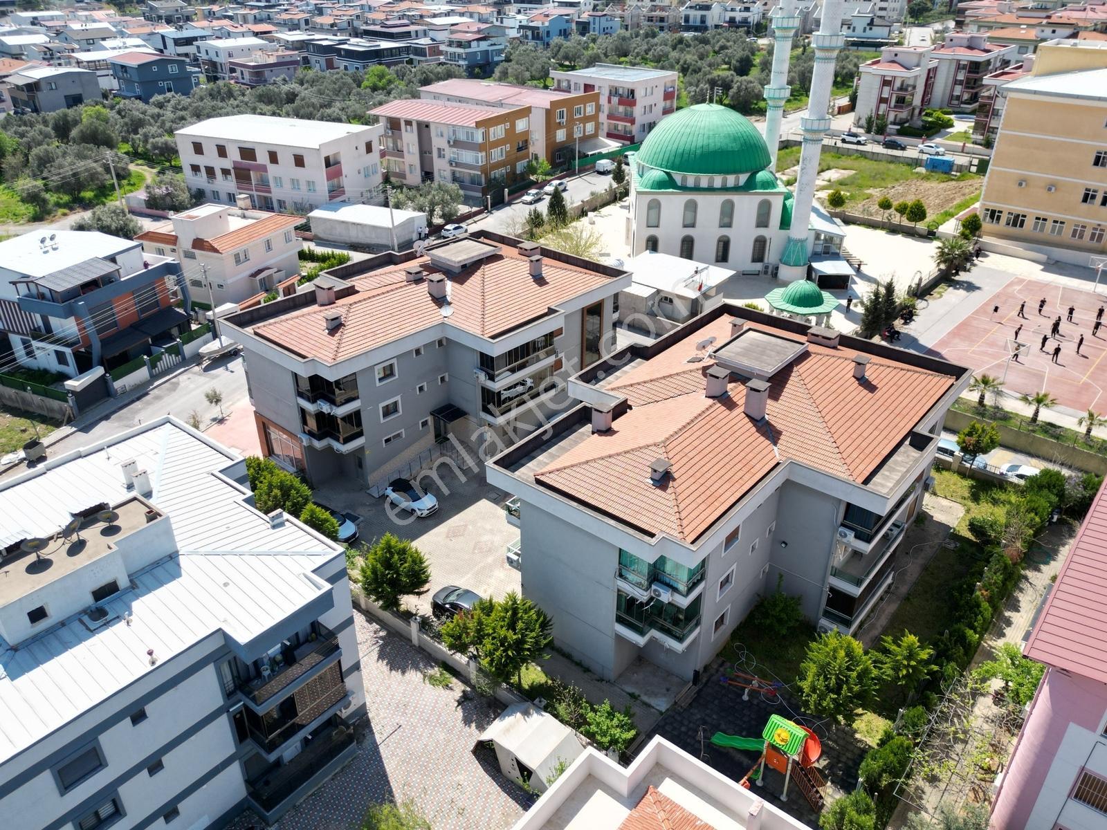 Q'zen Den Pazaryeri Arkasında Site İçerisinde 135 M2 3+1