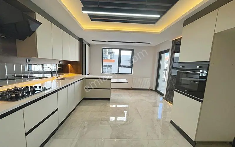 Yenikent Emlak'tan Ada Mutfaklı Satılık 3+1 Köşe Başı Daire