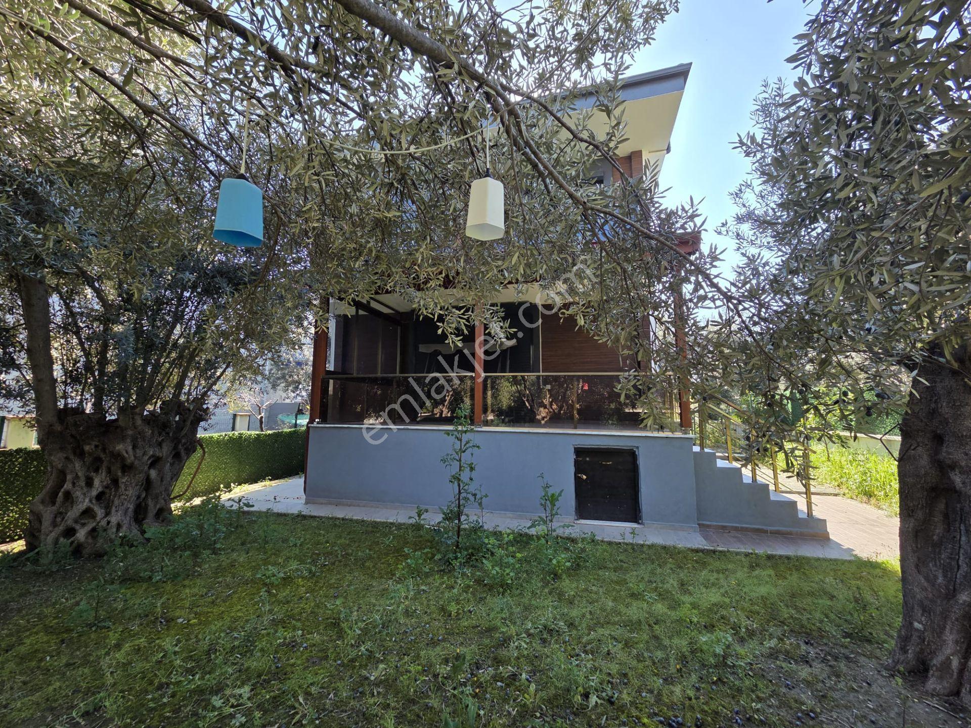 İlkbahar Dan Altınoluk Merkezde 3+1 Geniş Bahçeli Garajlı Villa - Görsel 11