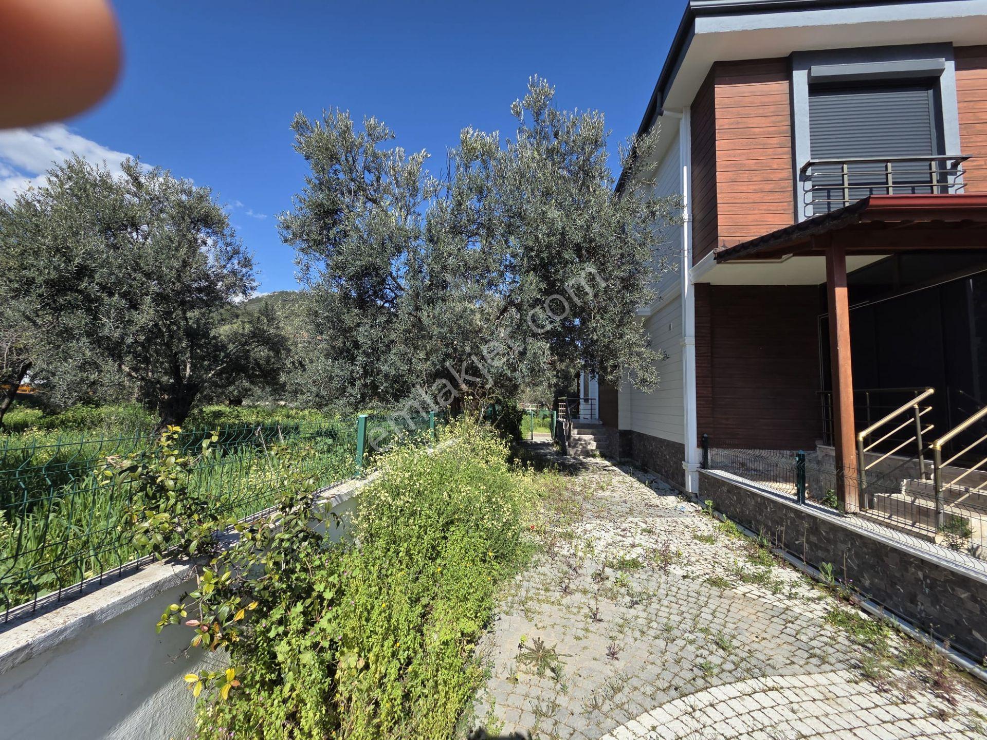 İlkbahar Dan Altınoluk Merkezde 3+1 Geniş Bahçeli Garajlı Villa - Görsel 19