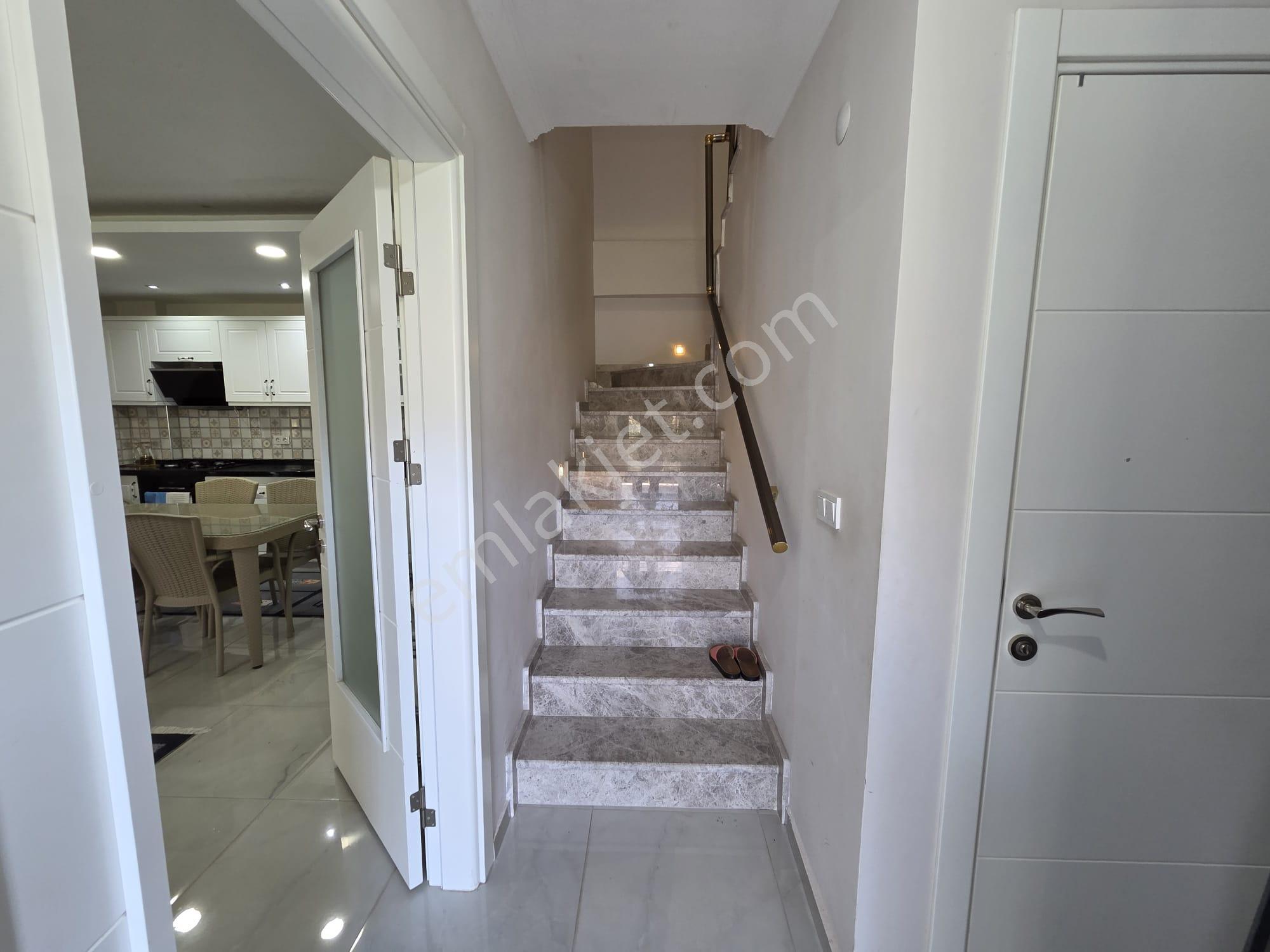 İlkbahar Dan Altınoluk Merkezde 3+1 Geniş Bahçeli Garajlı Villa - Görsel 20