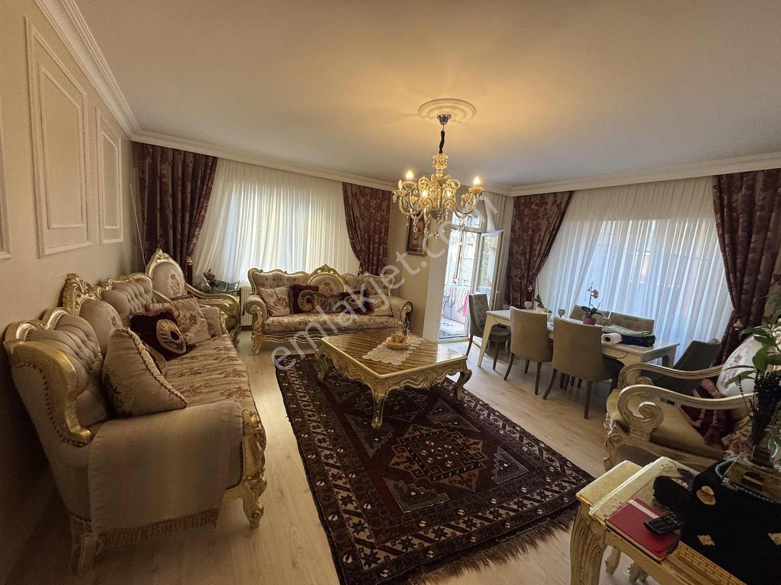 Demokrasi Caddesine Yakın 130m2 3+1