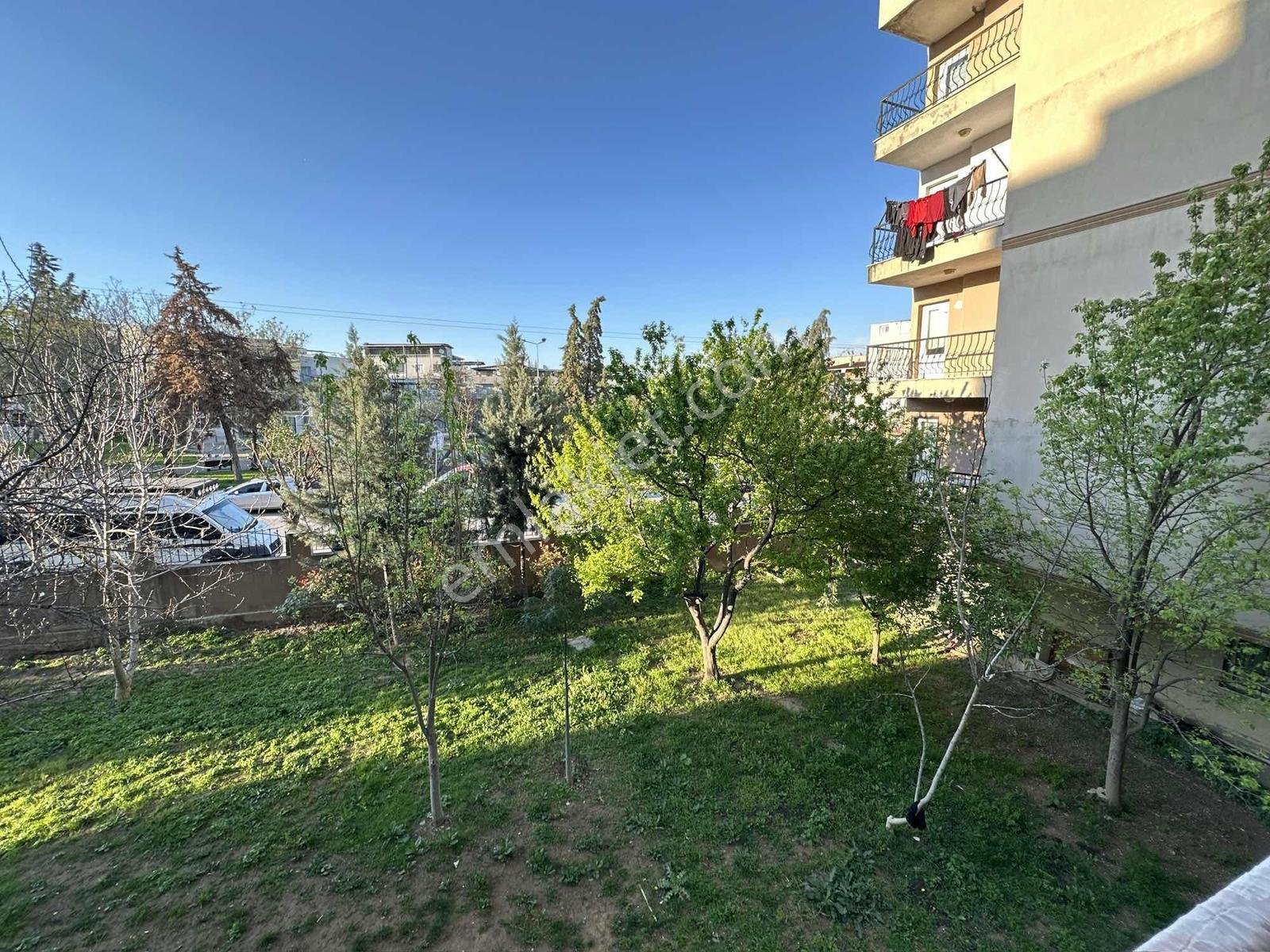 Karabağlar'da Site İçi 3+1 125 M2 Bakımlı Satılık Daire - Görsel 2