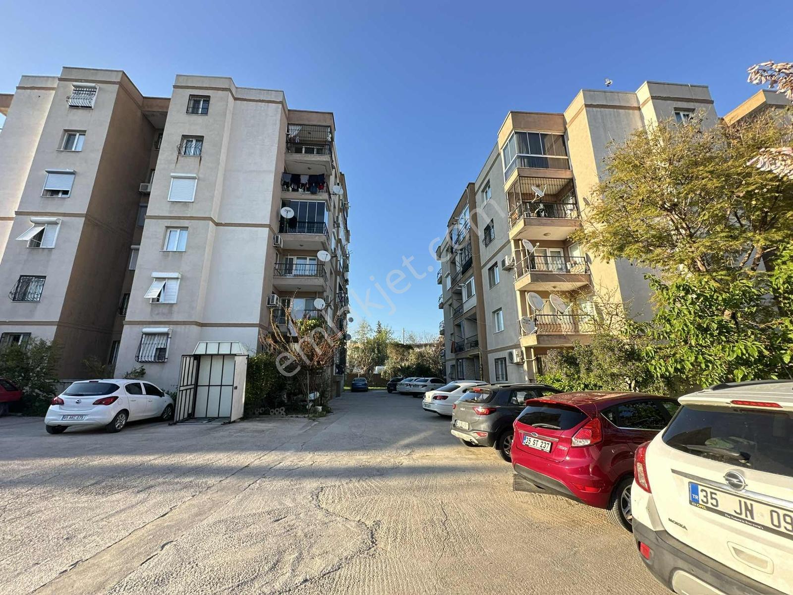Karabağlar'da Site İçi 3+1 125 M2 Bakımlı Satılık Daire - Görsel 12
