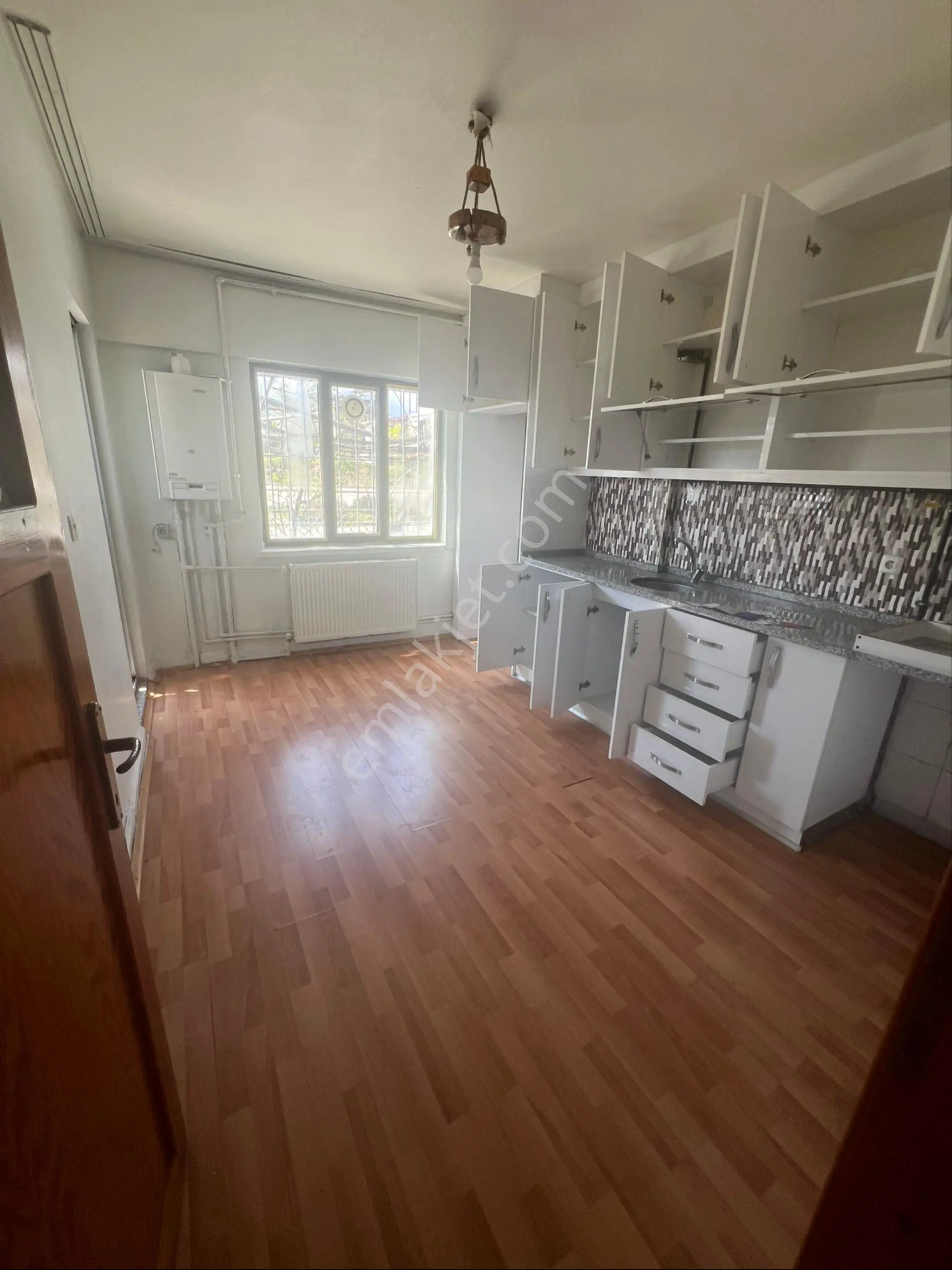Kiralık Daire Fatih Mahallesi’nde 2 + 1 Yüksek Zemin Doğalgazlı