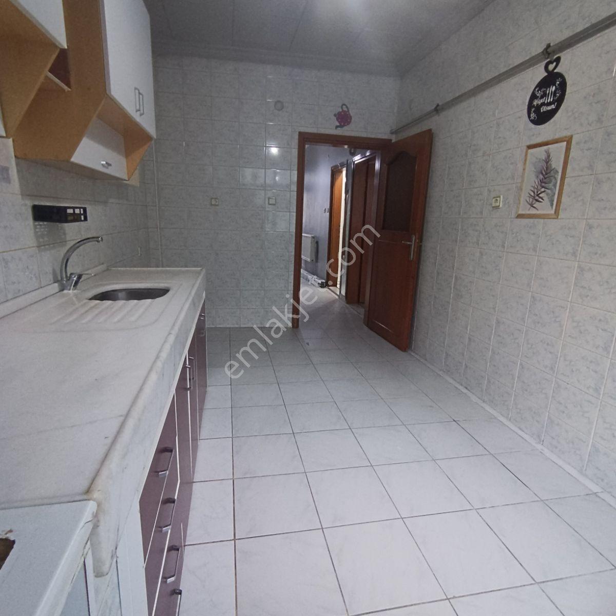 Kağıthane Merkezede Kiralık Büyük Balkonlu Manzaralı Daire - Görsel 9