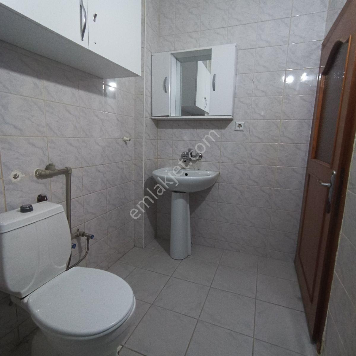 Kağıthane Merkezede Kiralık Büyük Balkonlu Manzaralı Daire - Görsel 19