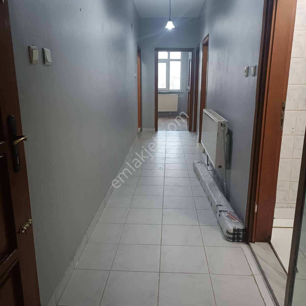 Kağıthane Merkezede Kiralık Büyük Balkonlu Manzaralı Daire - Görsel 27