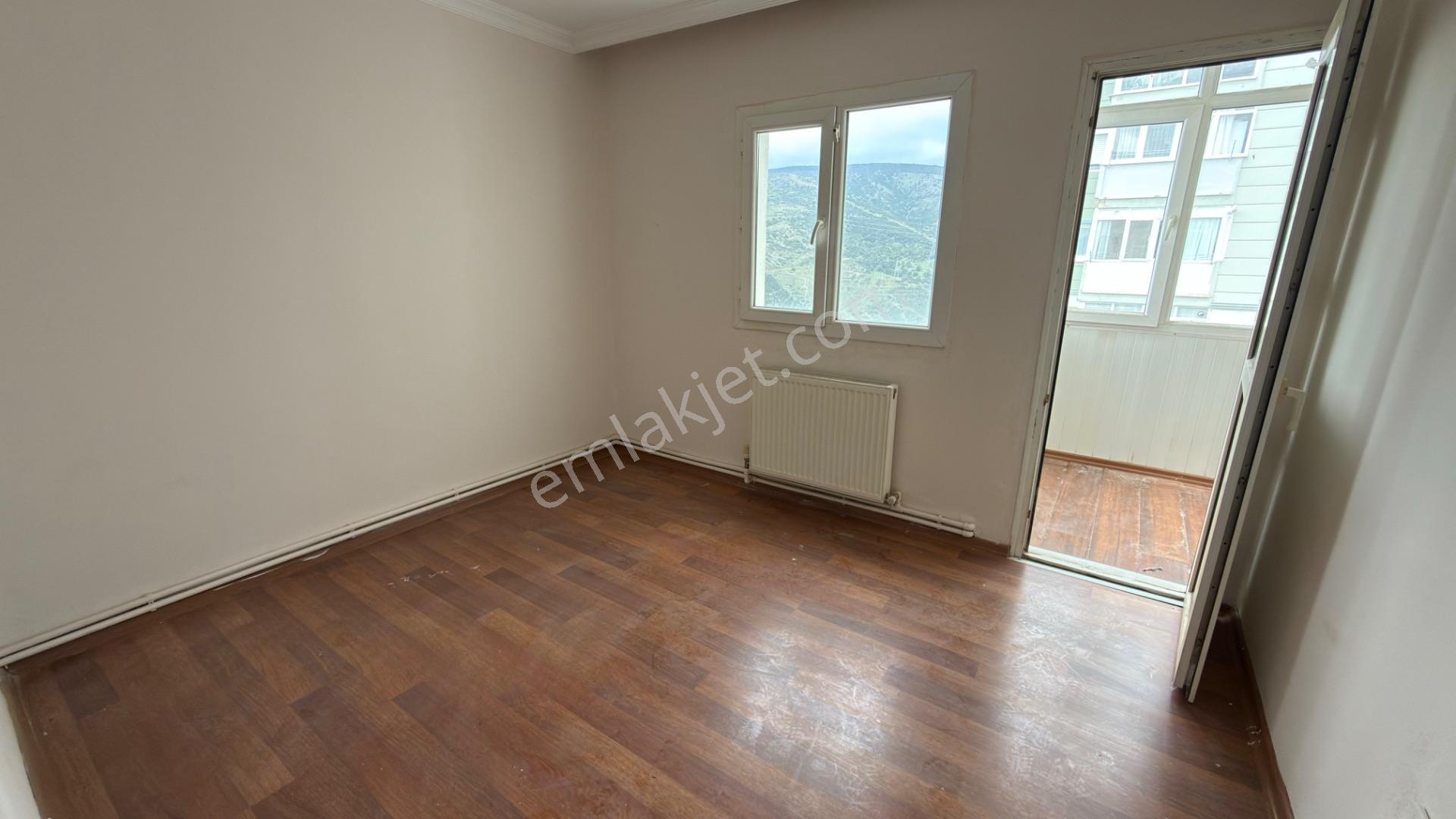 Evka-4 Son Durak’ta Deniz Manzaralı, Otoparklı, Doğalgazlı Bakımlı 2+1 Ara Kat Daire - Görsel 13
