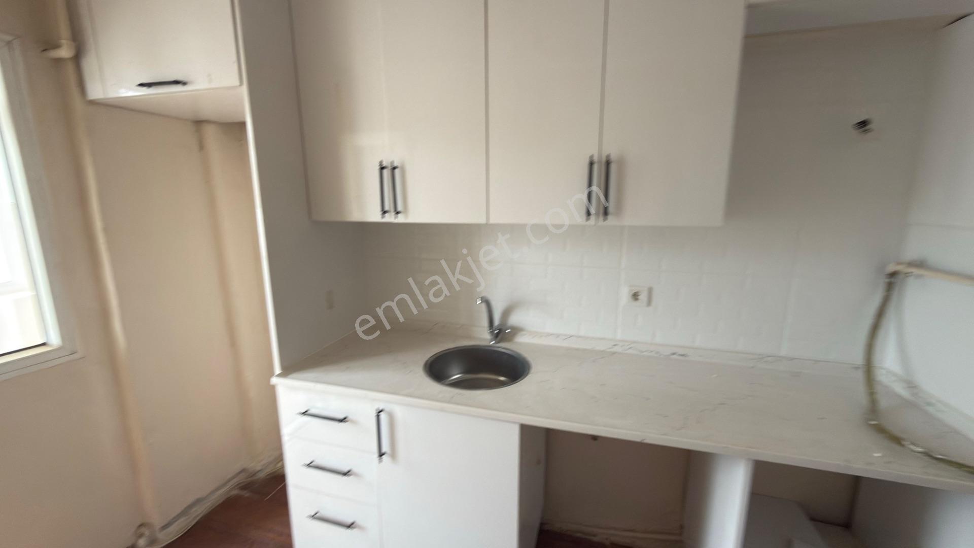 Evka-4 Son Durak’ta Deniz Manzaralı, Otoparklı, Doğalgazlı Bakımlı 2+1 Ara Kat Daire - Görsel 8