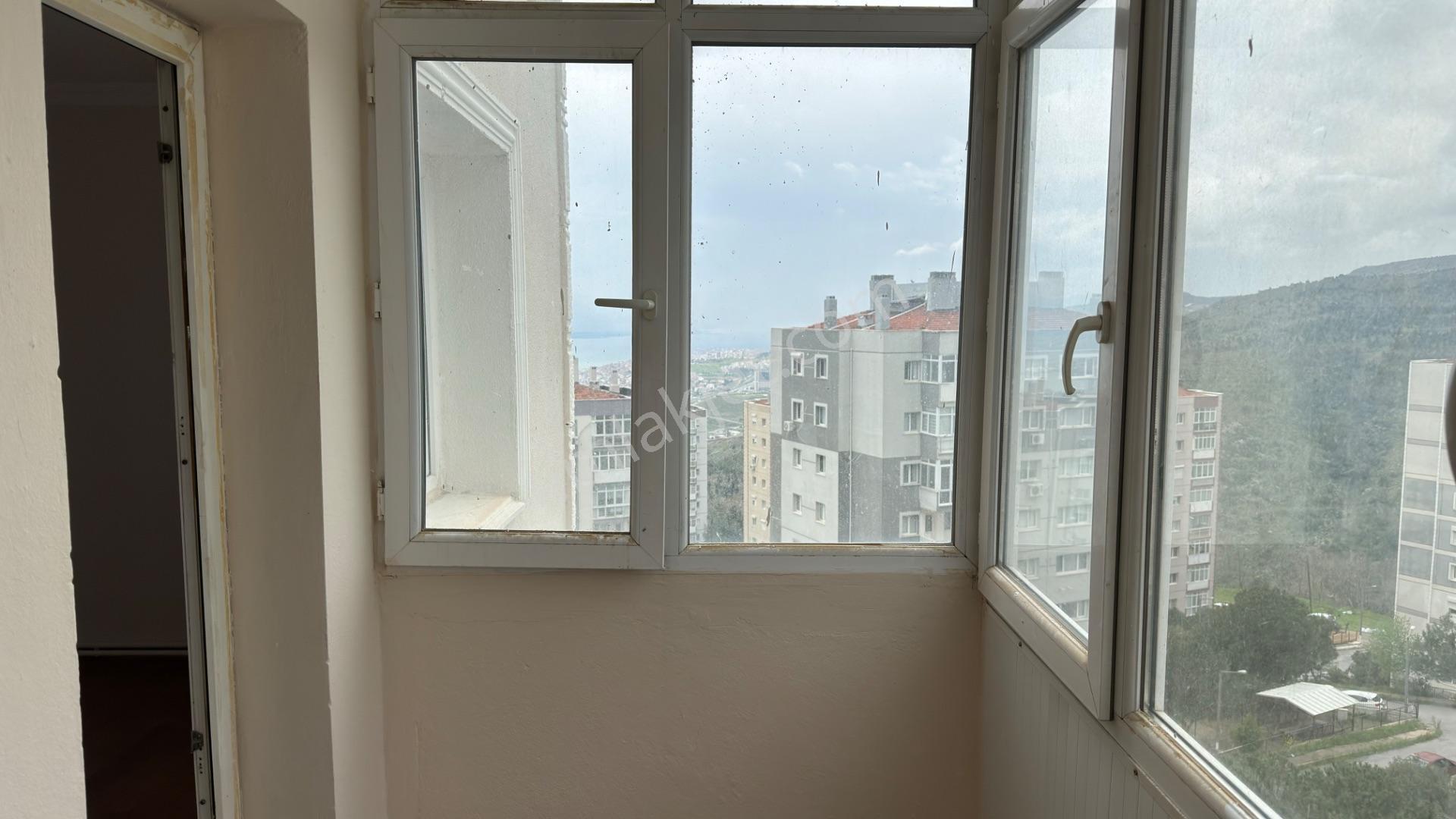 Evka-4 Son Durak’ta Deniz Manzaralı, Otoparklı, Doğalgazlı Bakımlı 2+1 Ara Kat Daire - Görsel 11