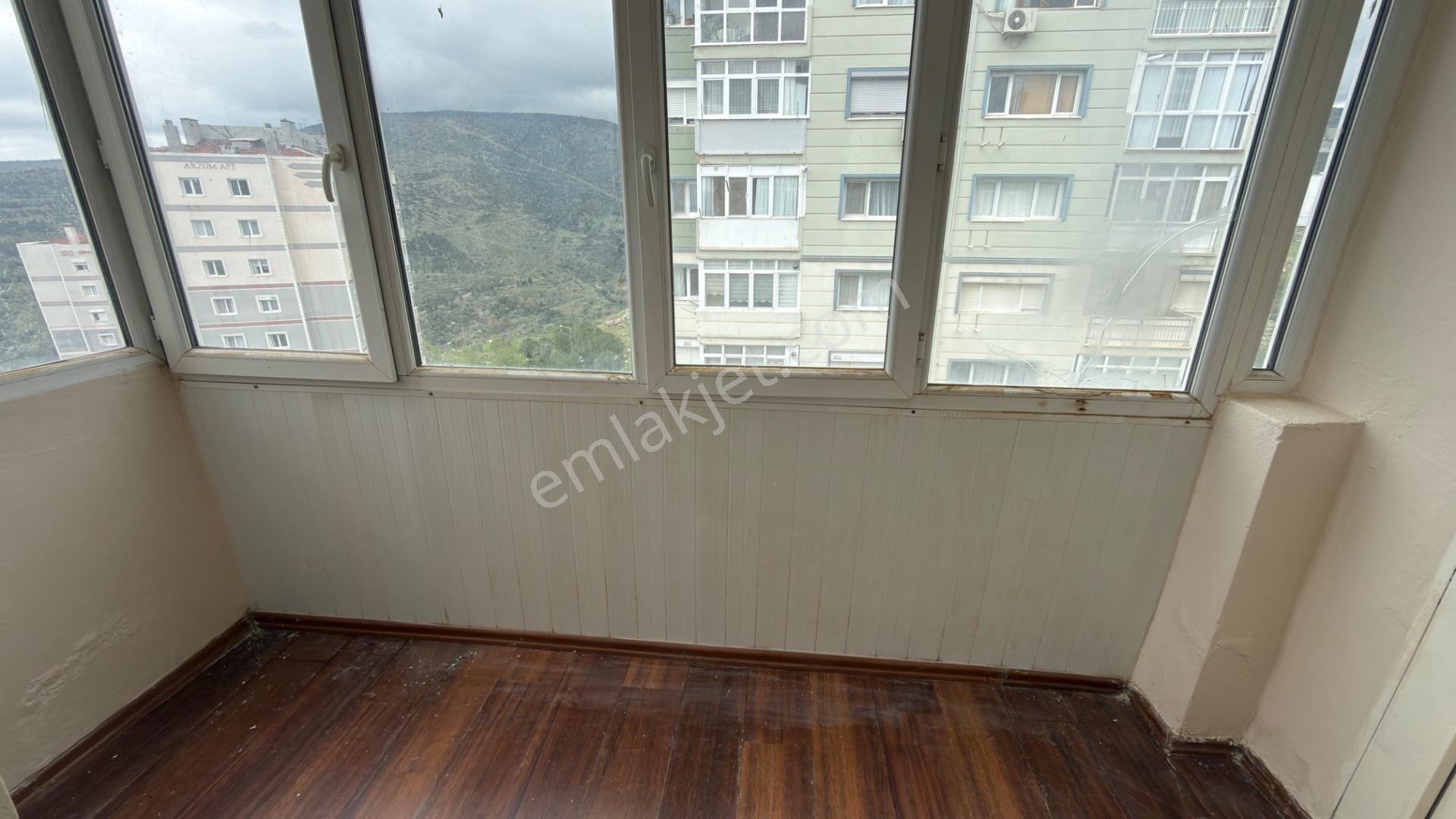 Evka-4 Son Durak’ta Deniz Manzaralı, Otoparklı, Doğalgazlı Bakımlı 2+1 Ara Kat Daire - Görsel 10