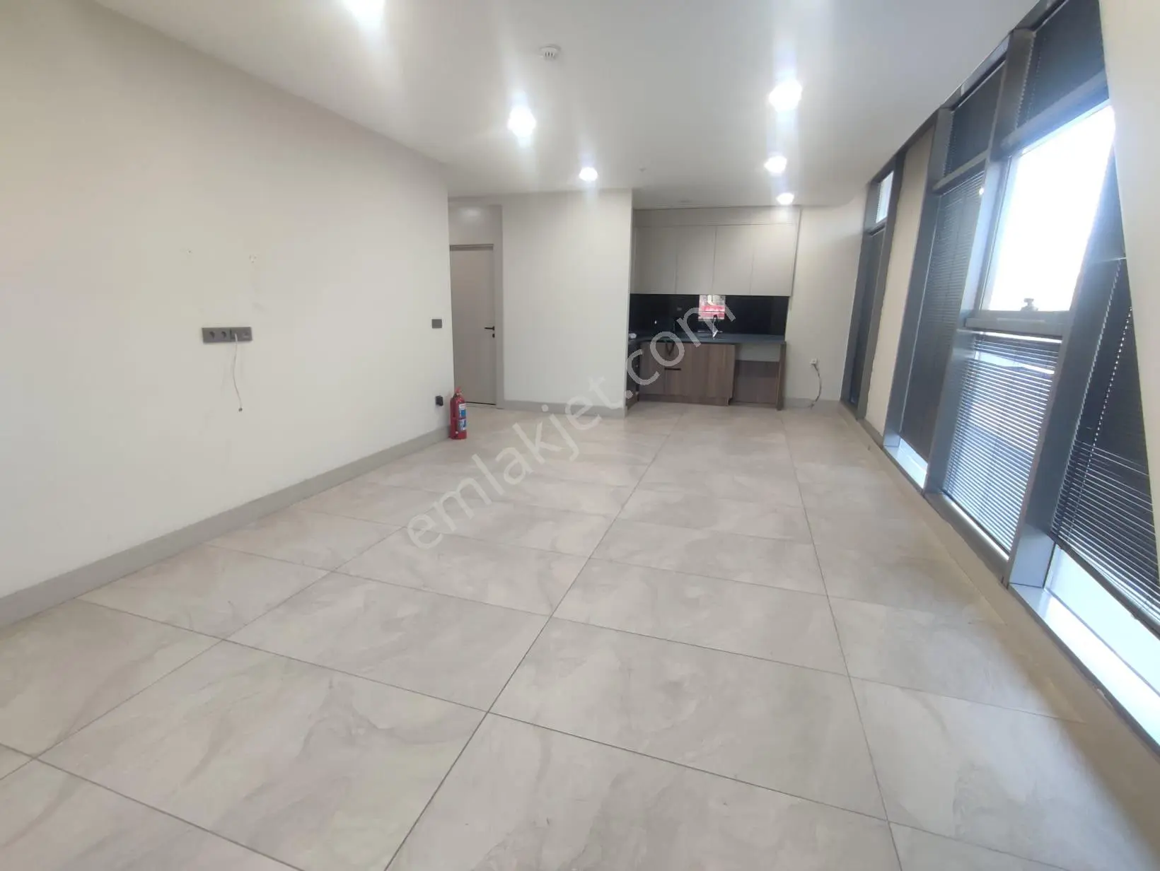 Vega Cadde Avm Kiralık 1+1 Köşe Büro & Ofis