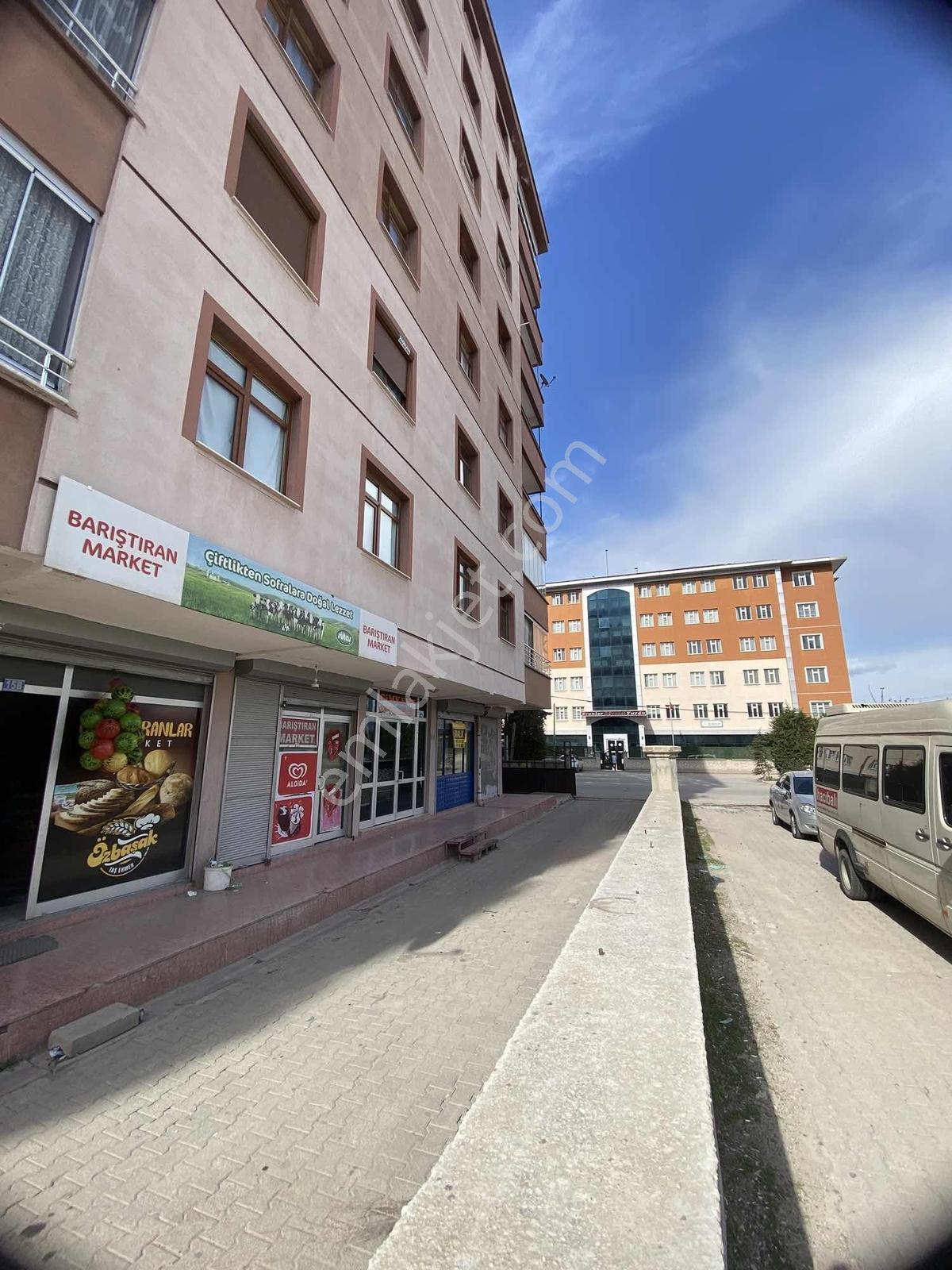 Kat Mülkiyetli Tapu Fetih Caddesine 300 Metre Mesafede Dükkan