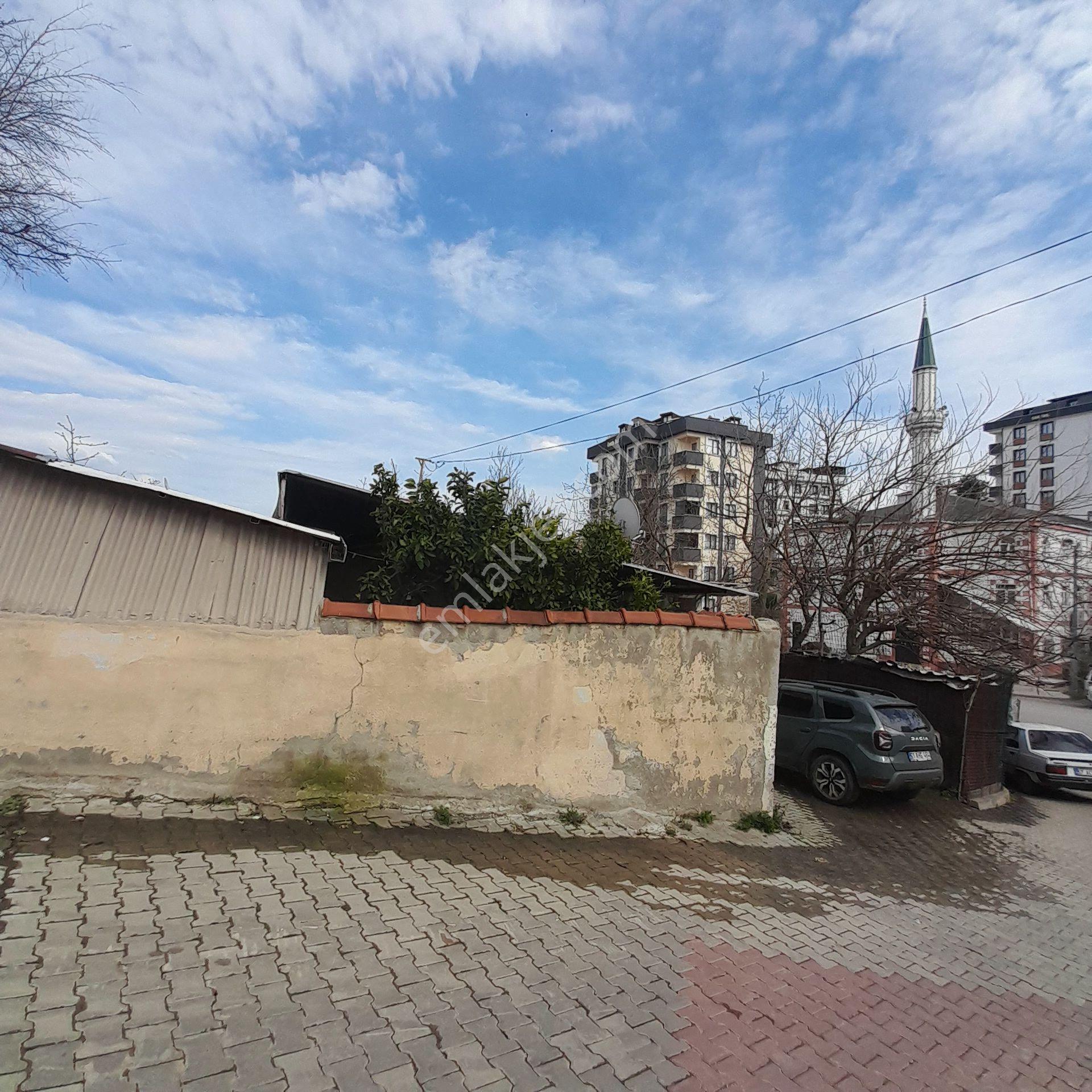 Sahibinden Bahçeli Gecekondulu Arsa