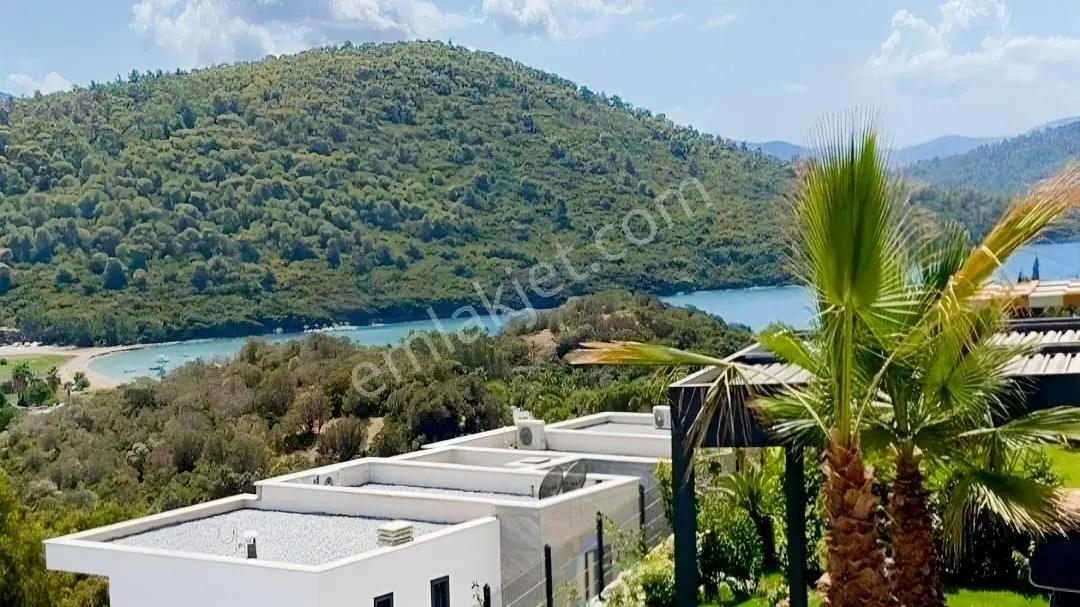 Satılık Bodrum Adabükü İris Evleri 2+1 Bahçekatı 2banyolu Plajlı