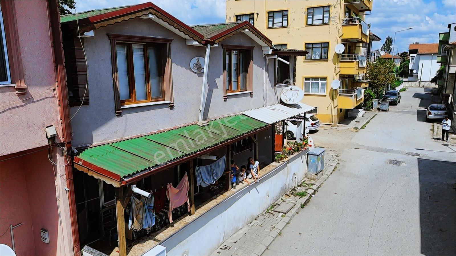 Mithatpaşada Merkezi Konumda 2 Katlı Satılık Komple Bina - Görsel 12
