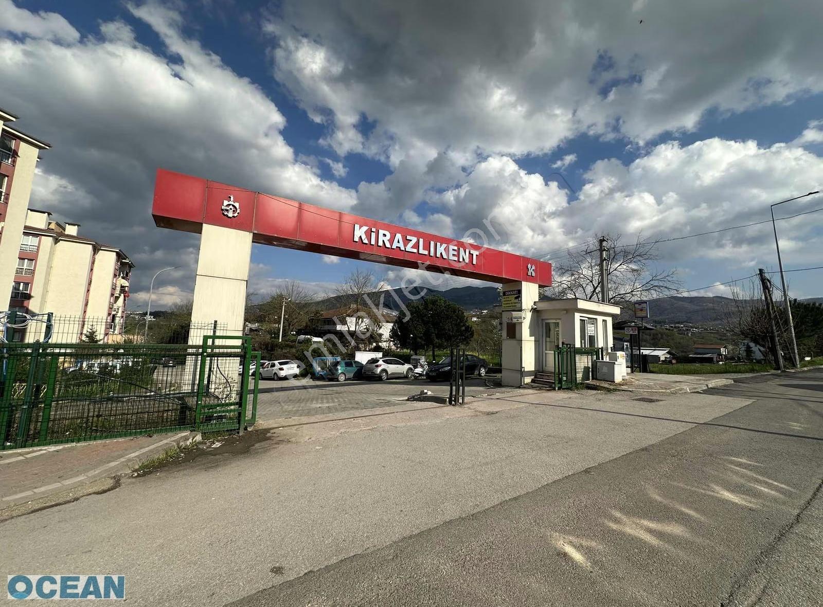 Başiskele Lirazlıkent Sitesinde Satılık 2+1 Arakat Daire
