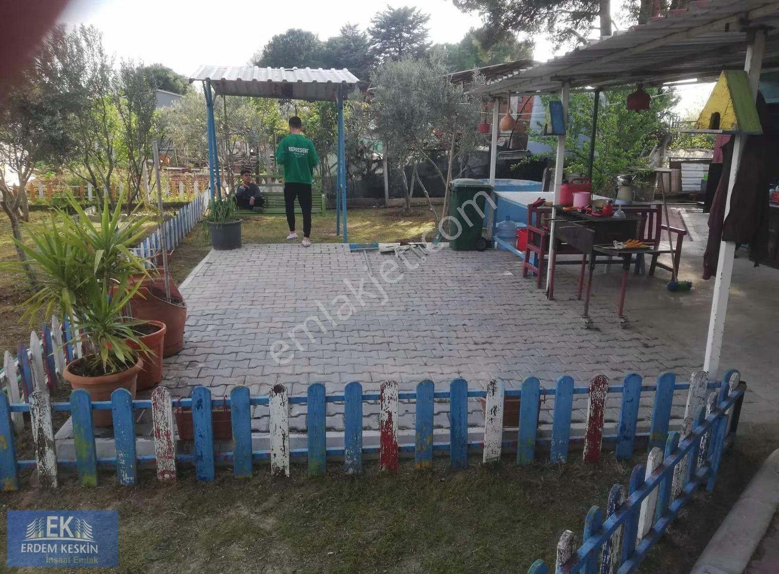 Menderes Oğlananası Mahallesinde Satılık Arsa