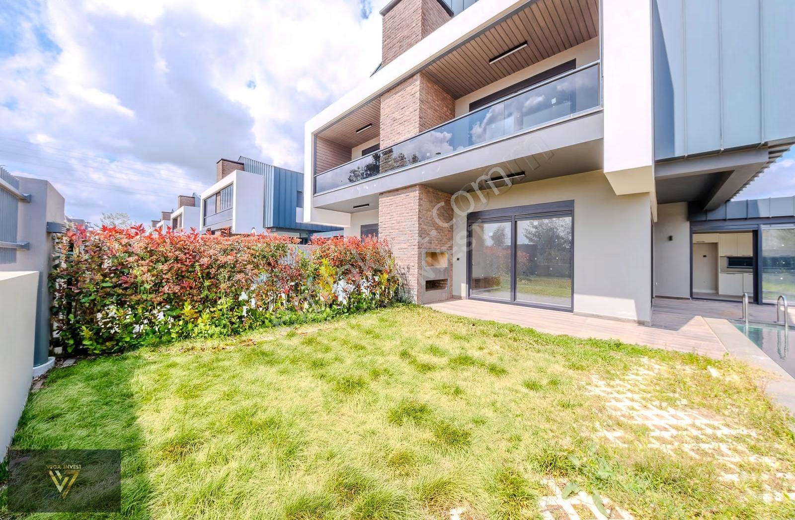 Döşemealtın'da Müstakil Havuzlu Kiralık Köşe Villa Vega Invest - Görsel 8
