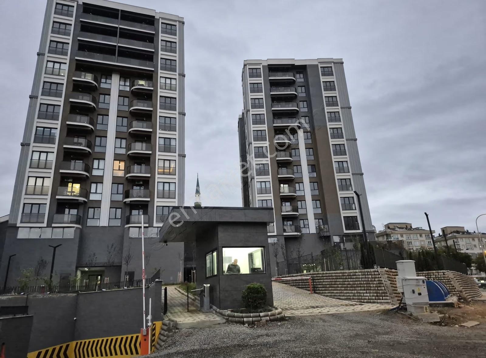 Acil Acil Acil Caddeland Kartal Sitesi'nde 3+1 Satılık Daire